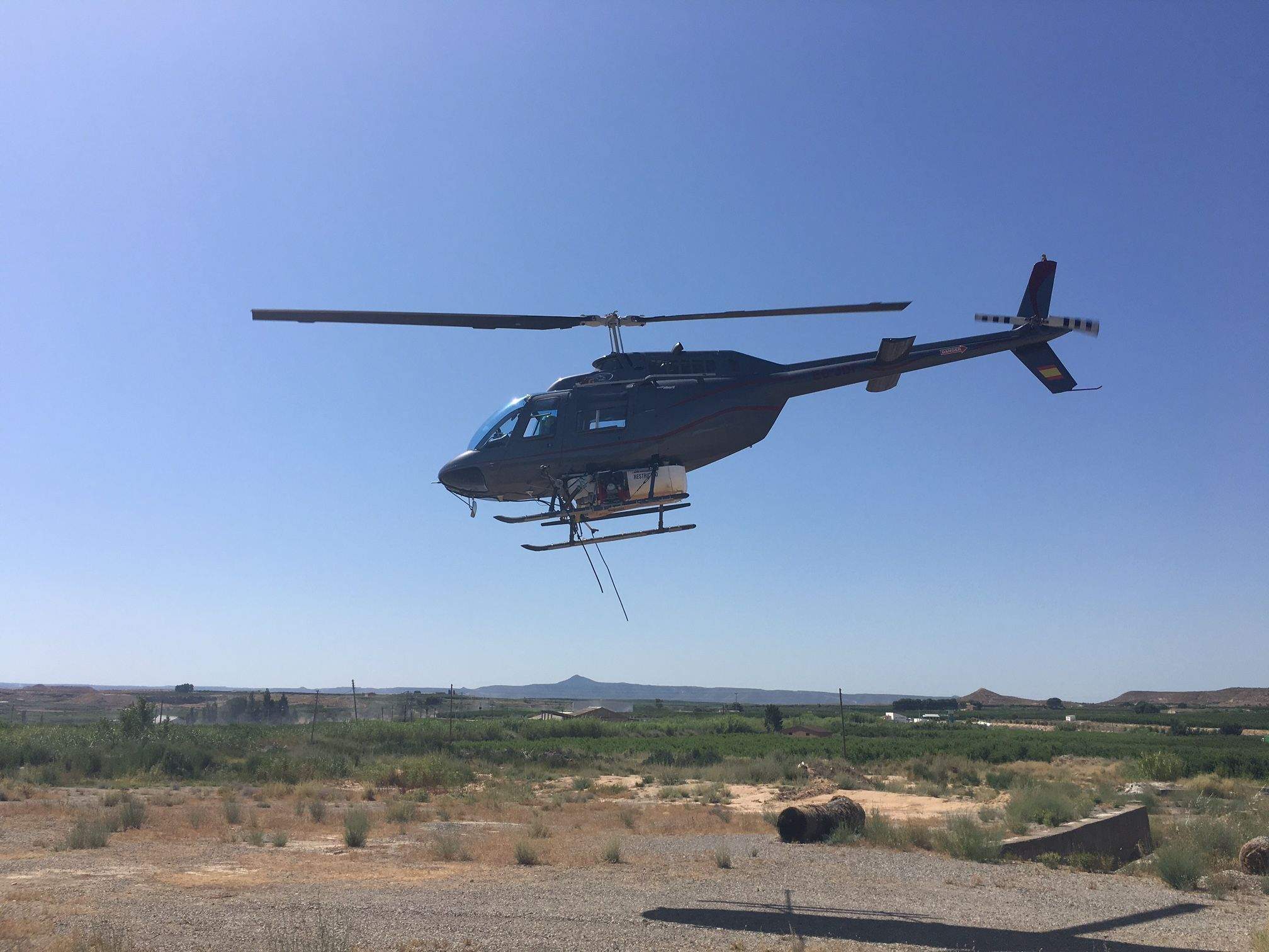Imagen de archivo de tratamientos conjuntos de Aragón y Cataluña contra la mosca negra en el Bajo Cinca.