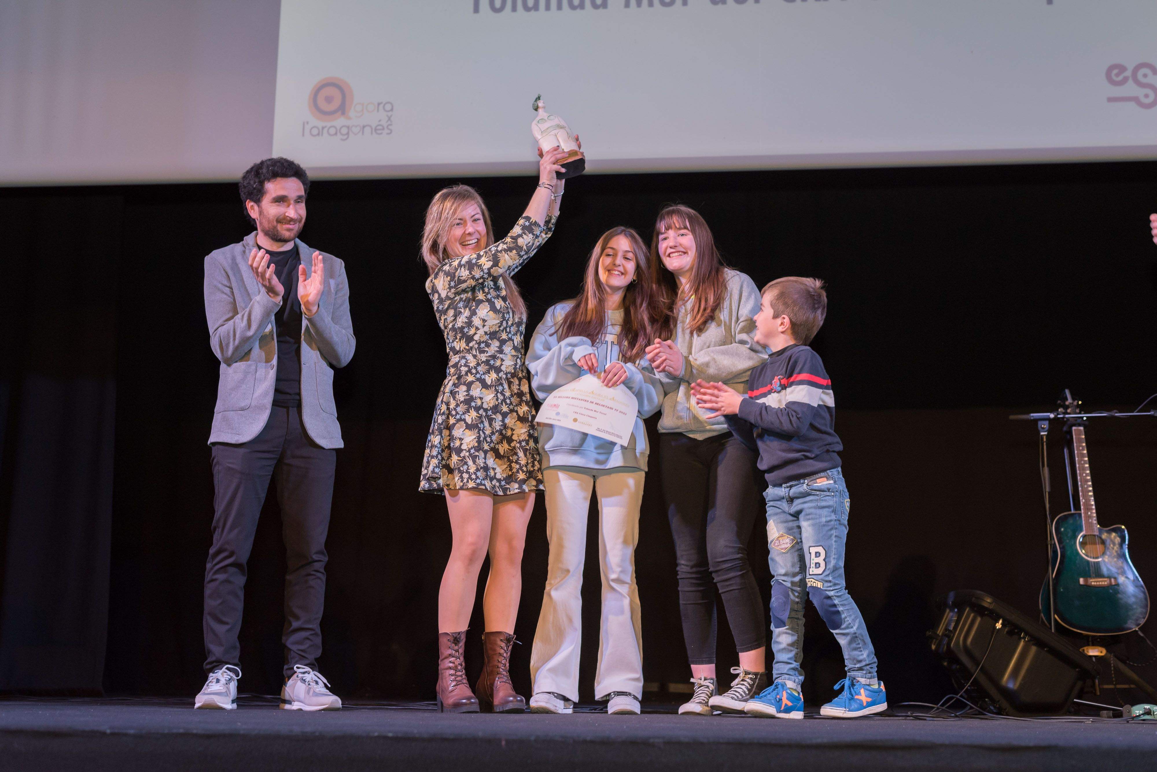 Premio de la categoria escolar.