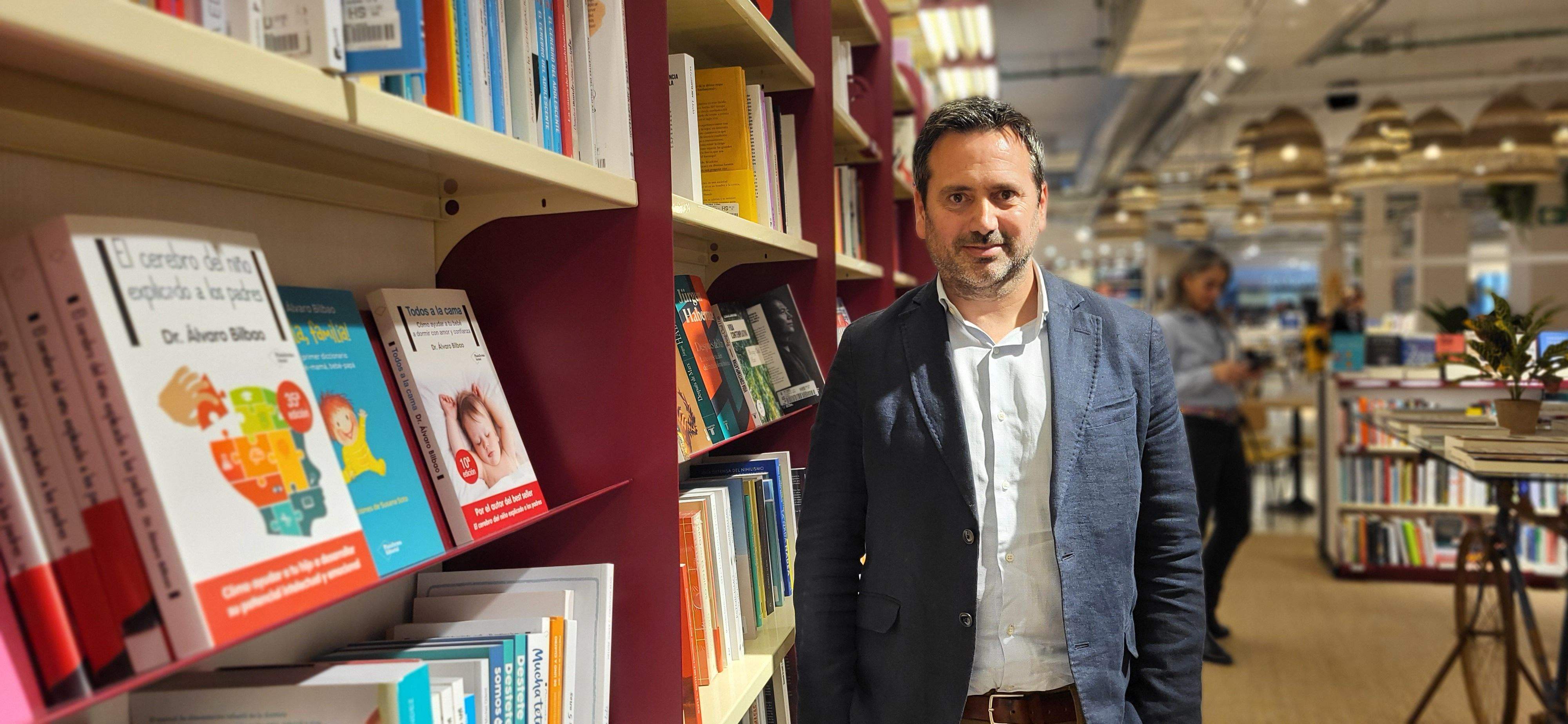 Álvaro Bilbao, en la librería Santos Ochoa. Foto Myriam Martínez