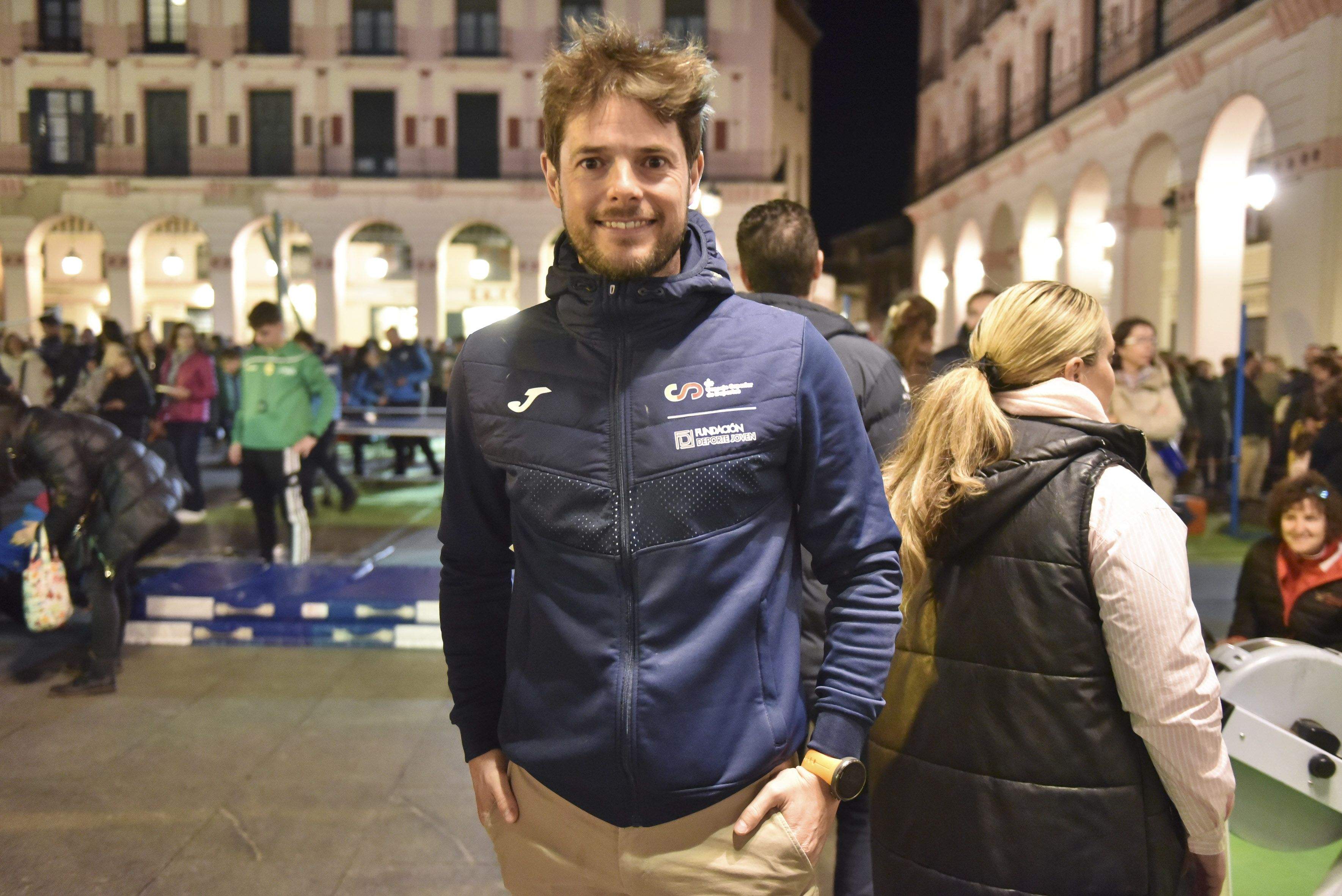 Félix Jordán de Urriés en la plaza López Allué de Huesca. Foto: Verónica Lacasa