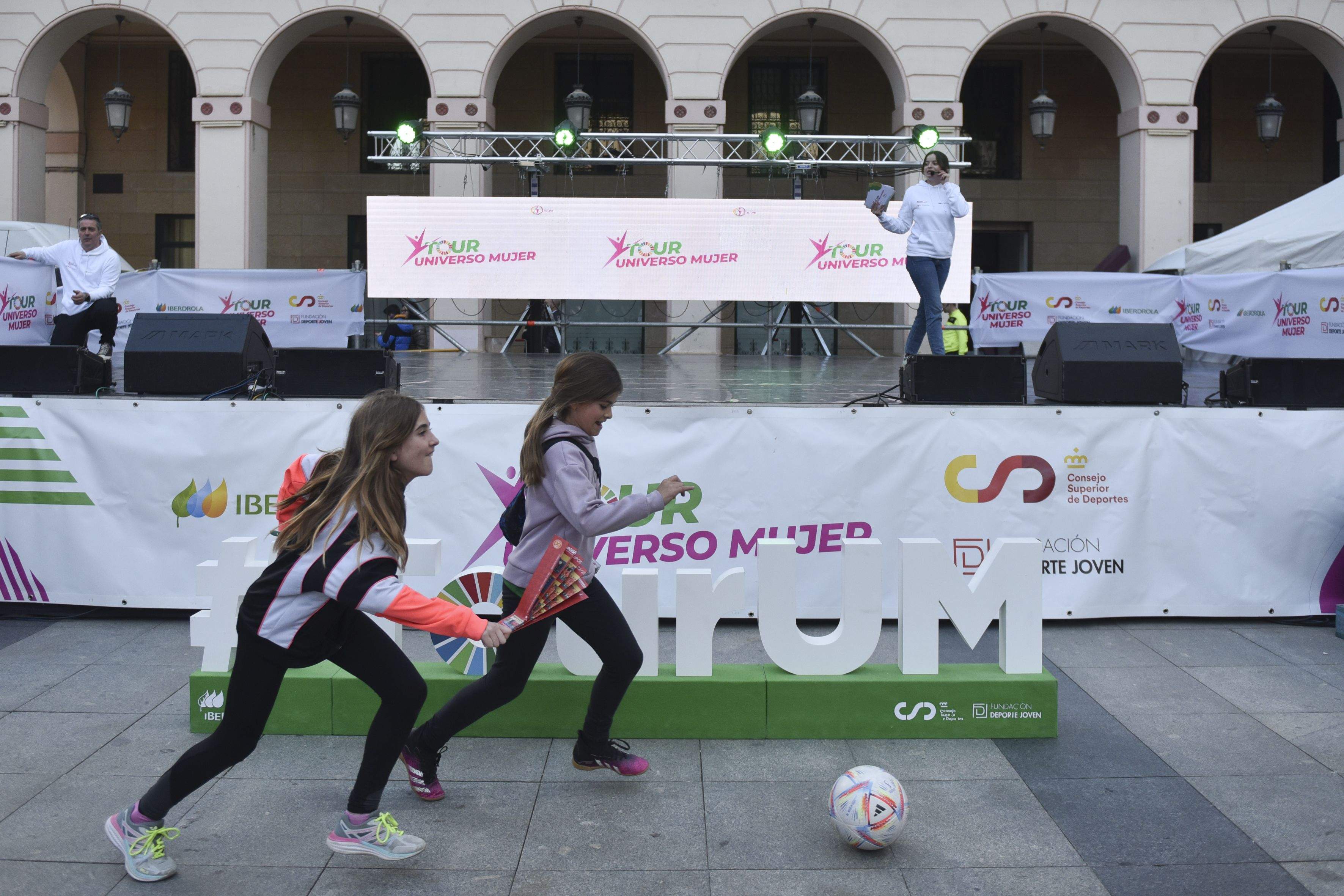 Tour Universo Mujer en Huesca. Foto Verónica Lacasa
