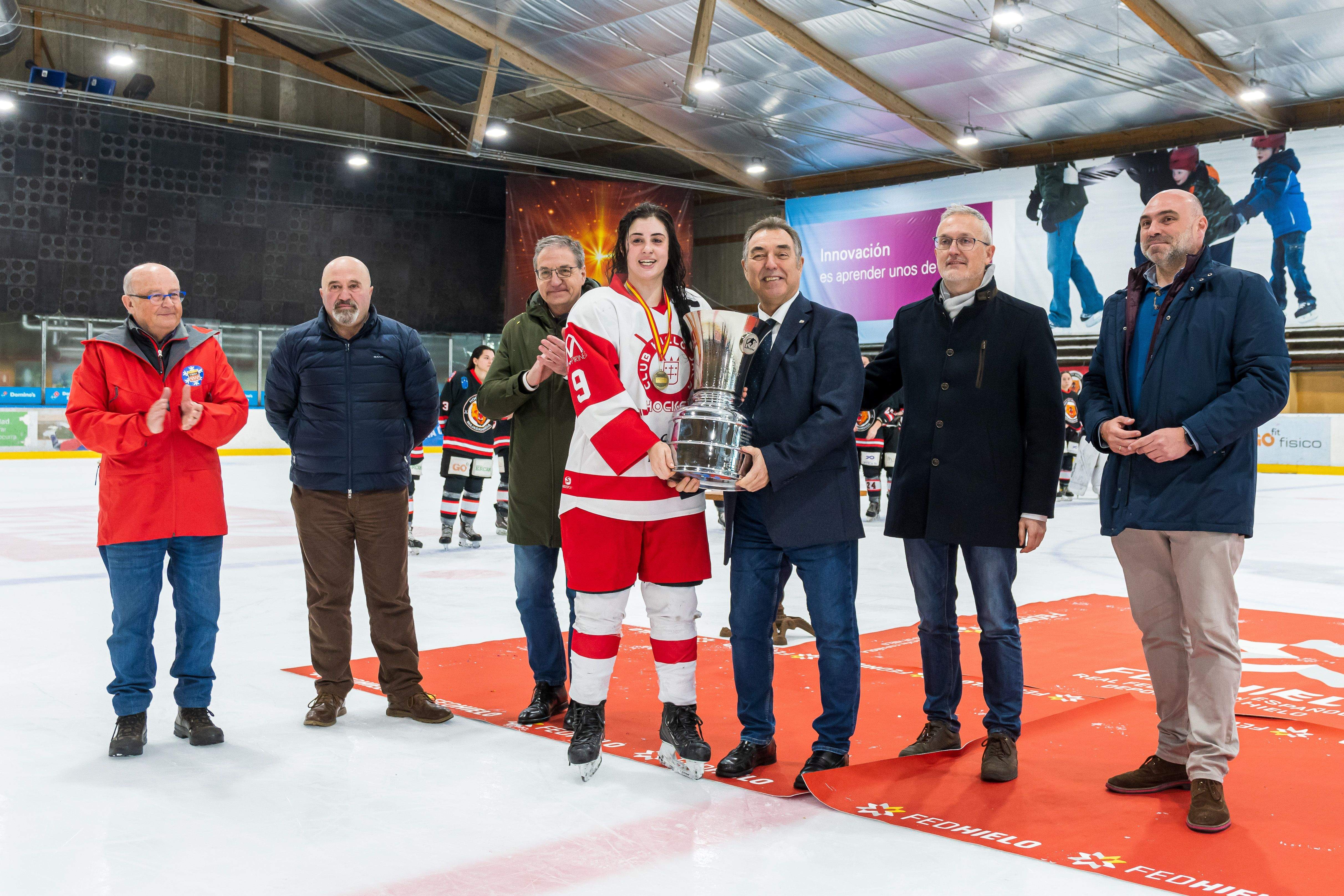 El CH Jaca femenino, campeón por primera vez en su historia