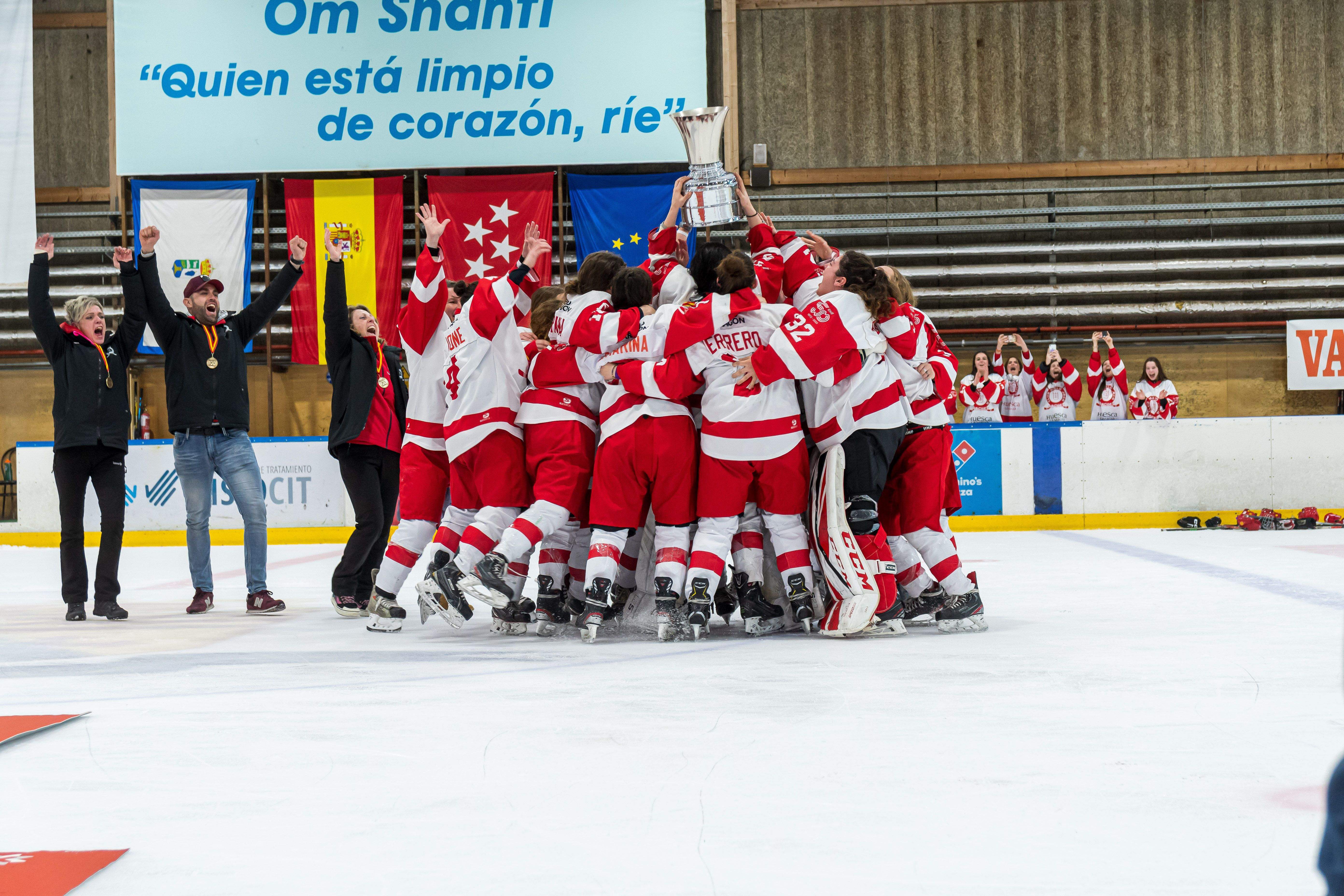El CH Jaca femenino, campeón por primera vez en su historia