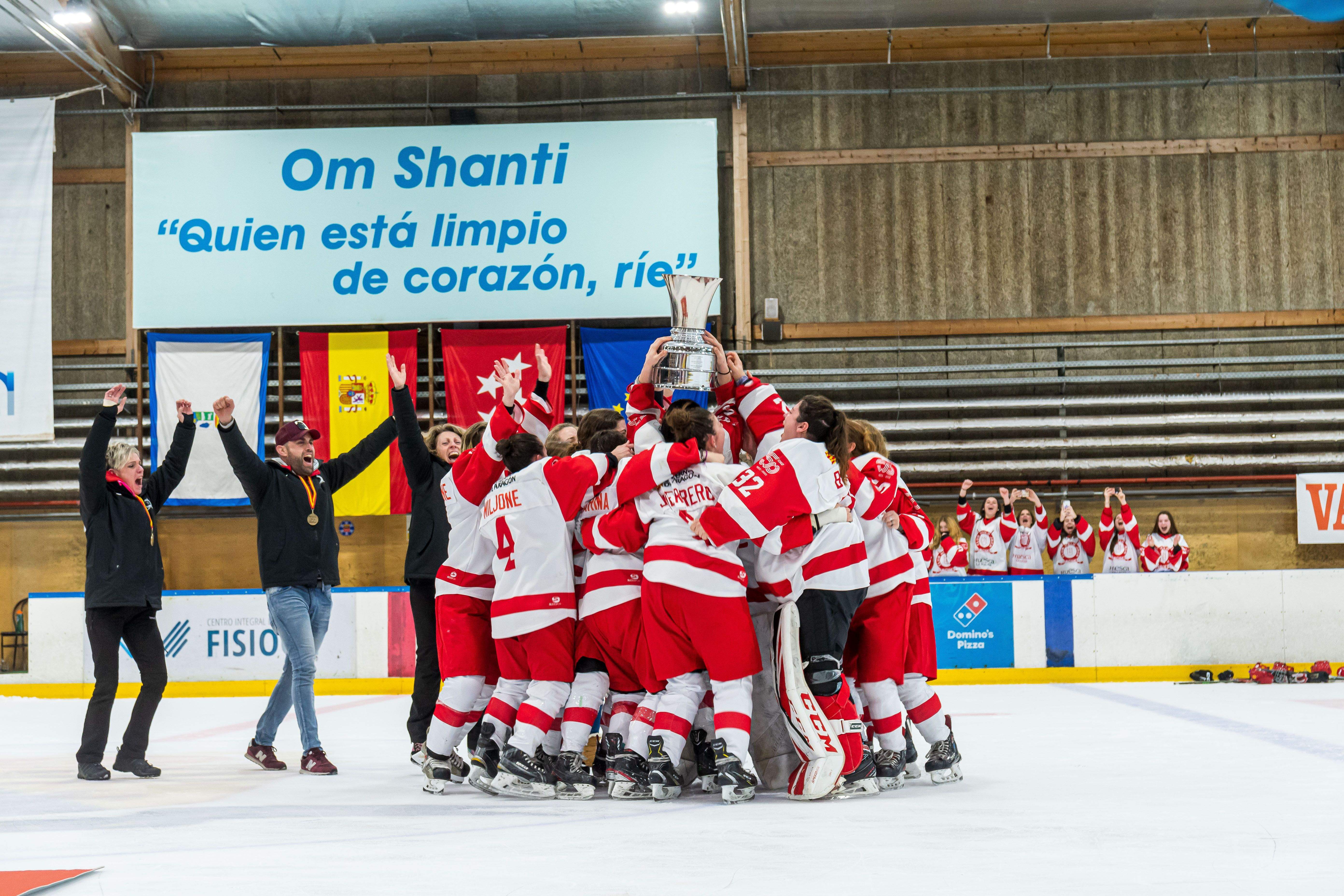 El CH Jaca femenino, campeón por primera vez en su historia