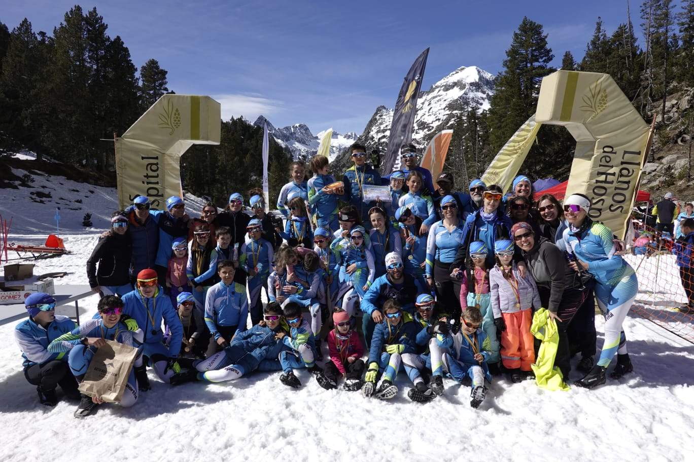 Foto de familia del Trofeo Mainada 2023