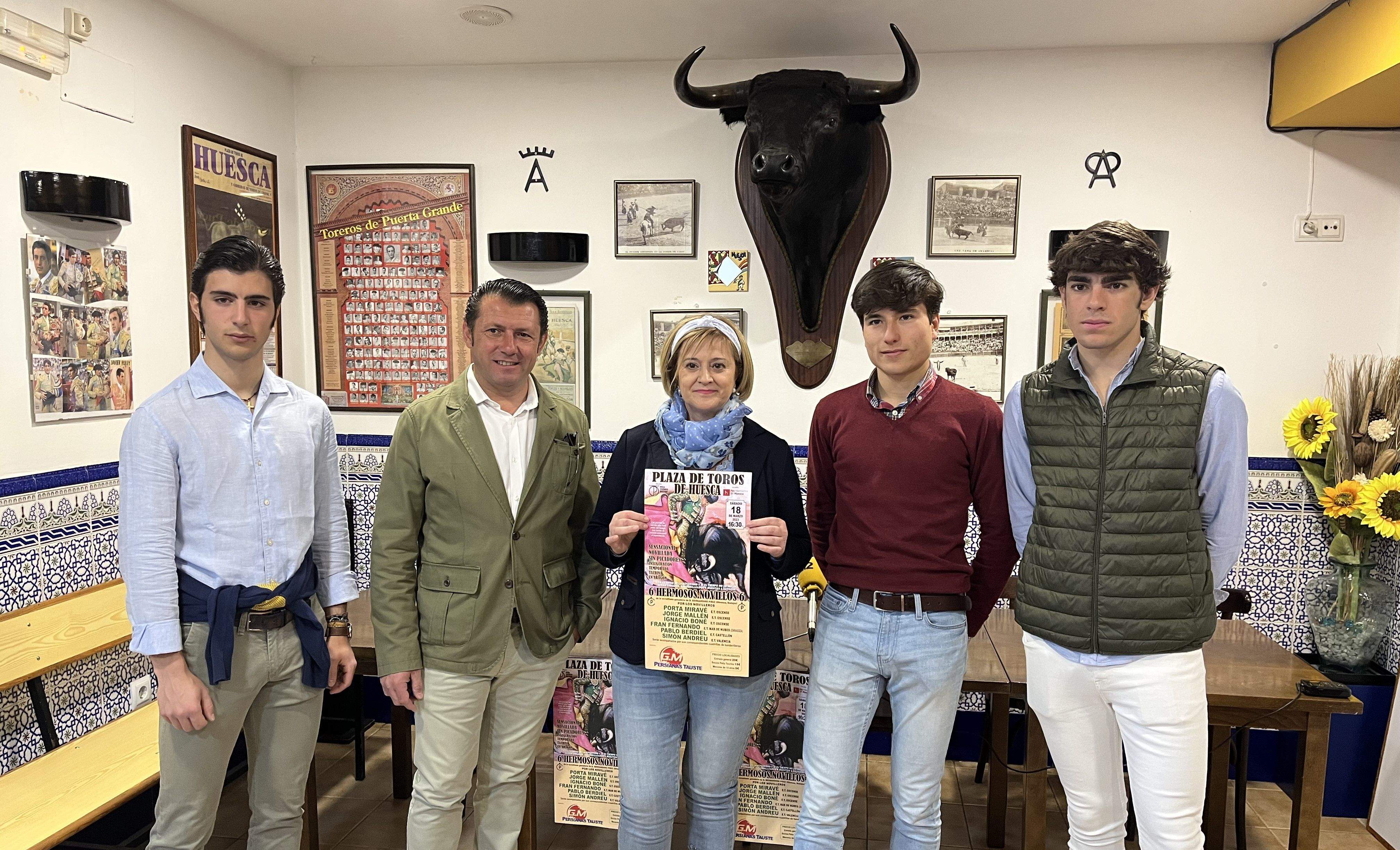 Porta Miravé, "El Molinero", Gloria Ruiz, Ignacio Boné y Jorge Mallén, en la presentación de la novillada. Foto: Adrián Mora