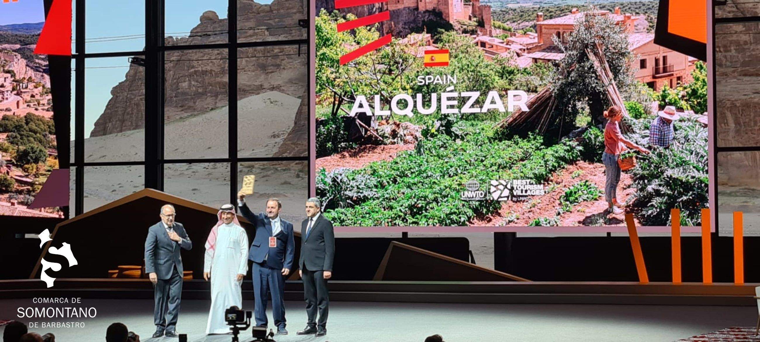 Entrega del premio a Alquézar como uno de los Mejores Pueblos Turísticos