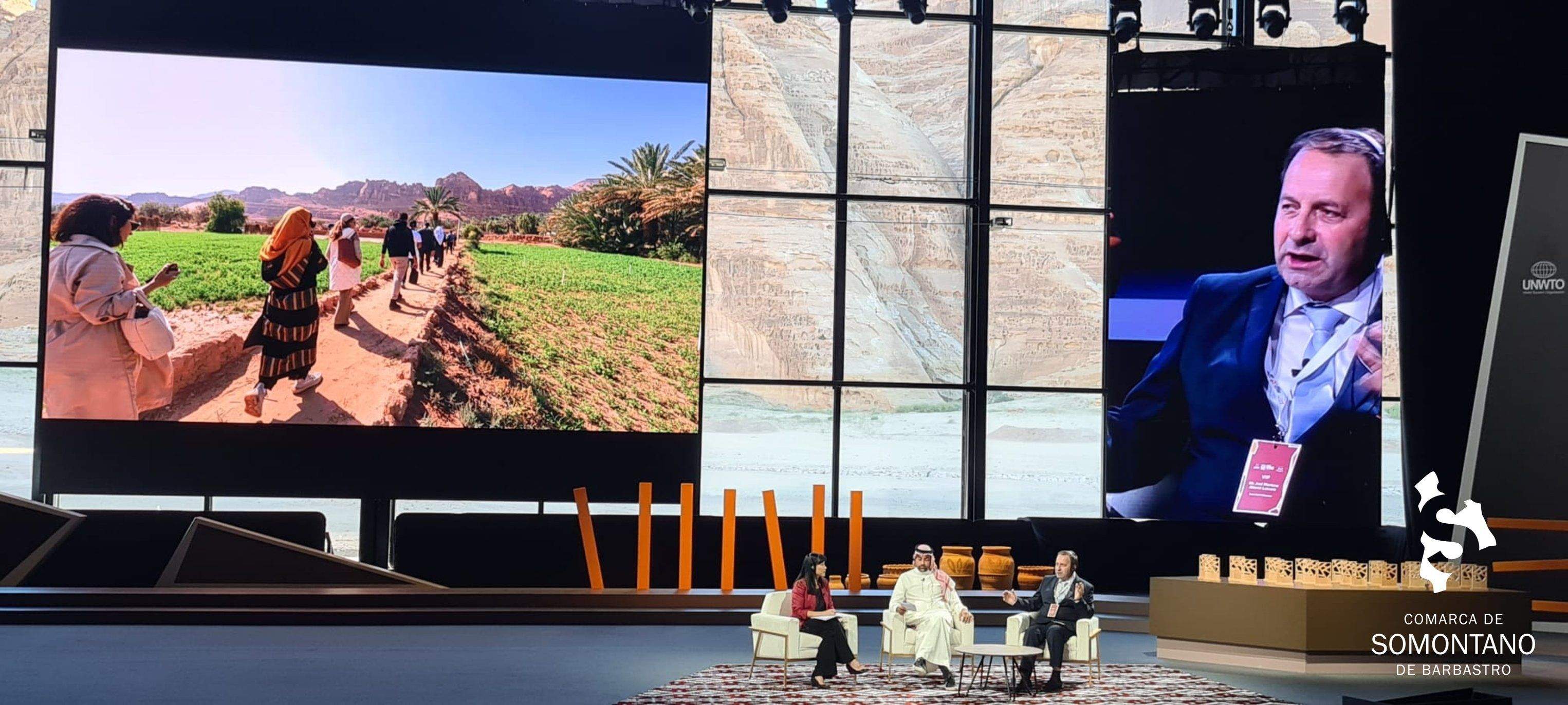 Entrega del premio a Alquézar como uno de los Mejores Pueblos Turísticos