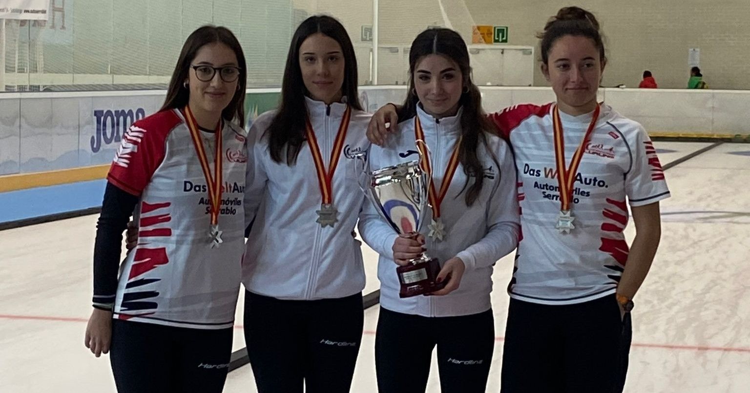 Componentes del Club Hielo Pirineo Curling femenino