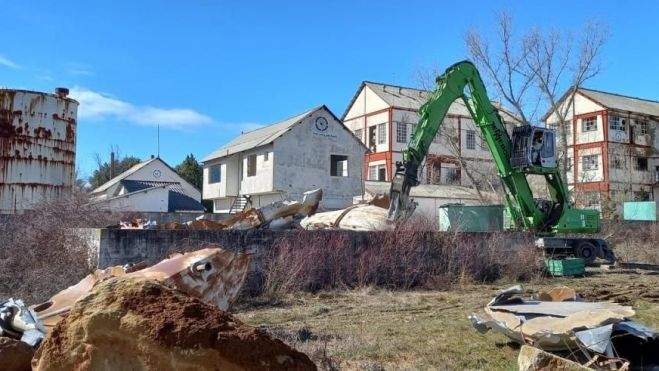 Las máquinas comenzaron a trabajar en la antigua fábrica la pasada semana.