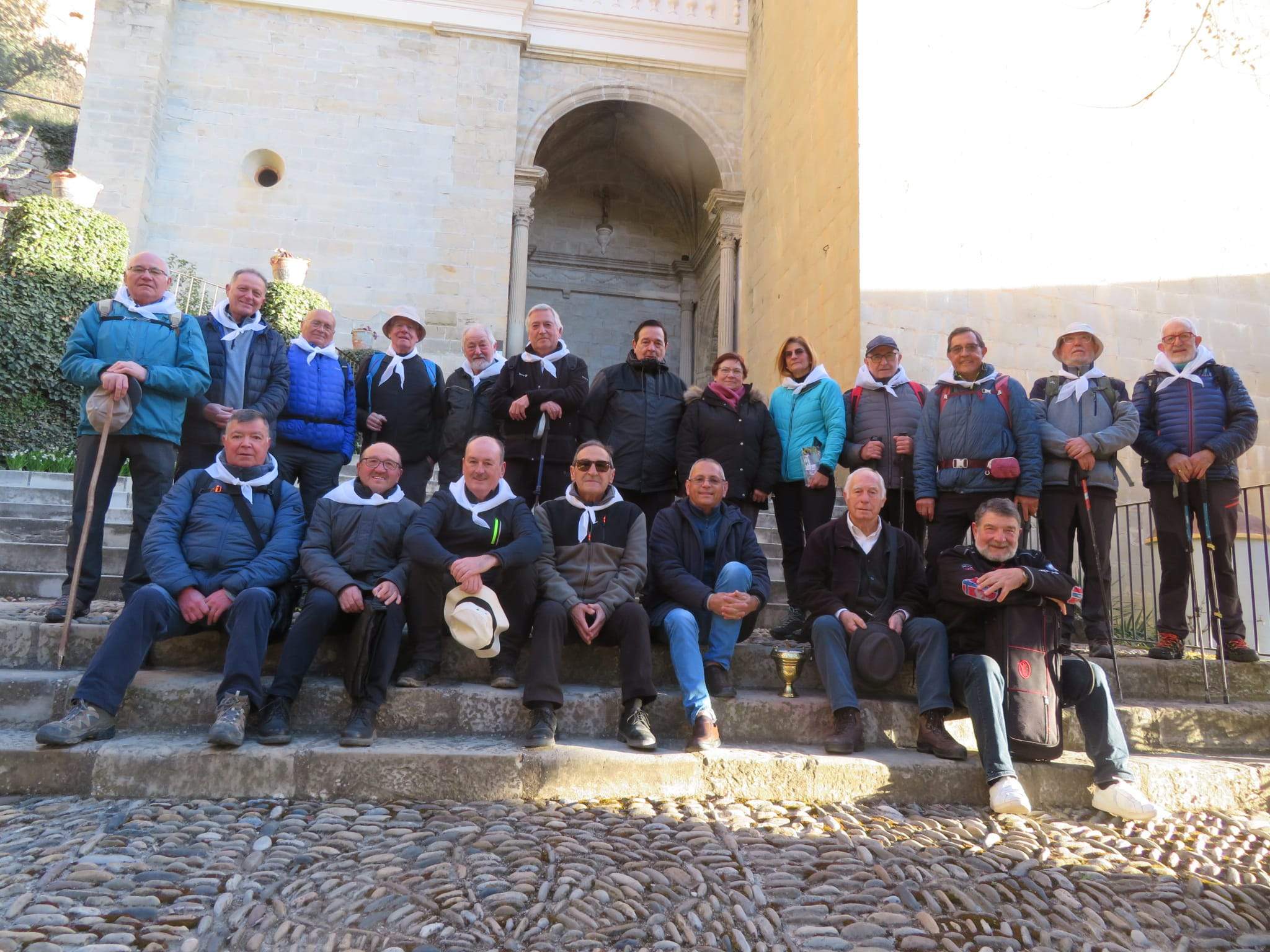 La veintena de caminantes, minutos antes de emprender la marcha.