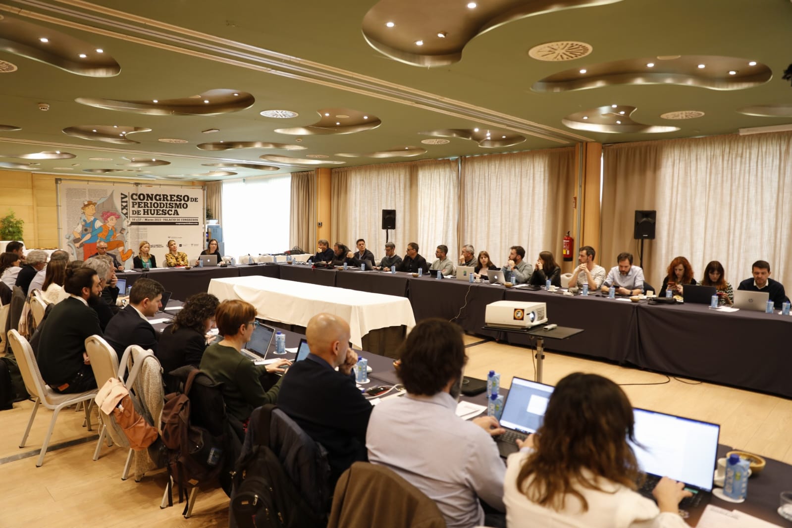Foto general reunión medios Huesca Foto general reunión medios Huesca