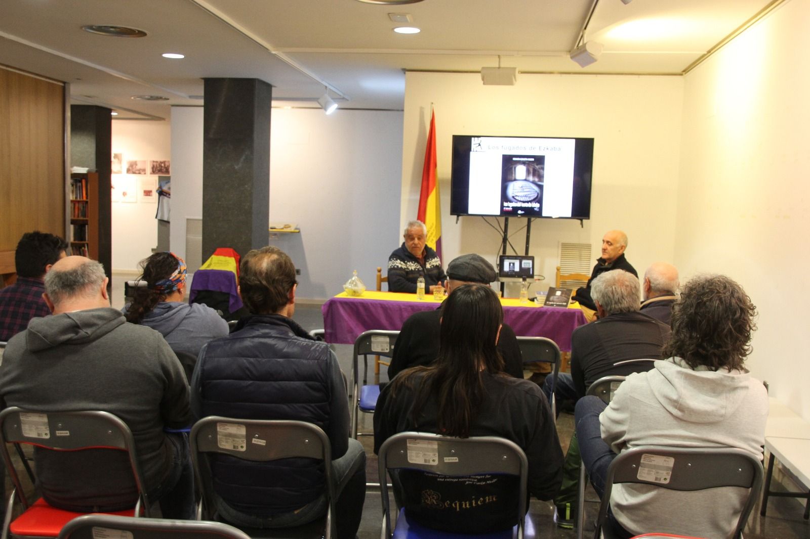 Una de las actividades realizadas en la sede del Centro Republicano Manolín Abad de Huesca. Foto Carlos Neofato