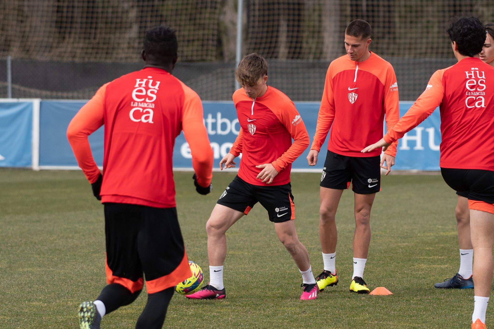 Un momento del entrenamiento del Huesca. Foto: SD Huesca