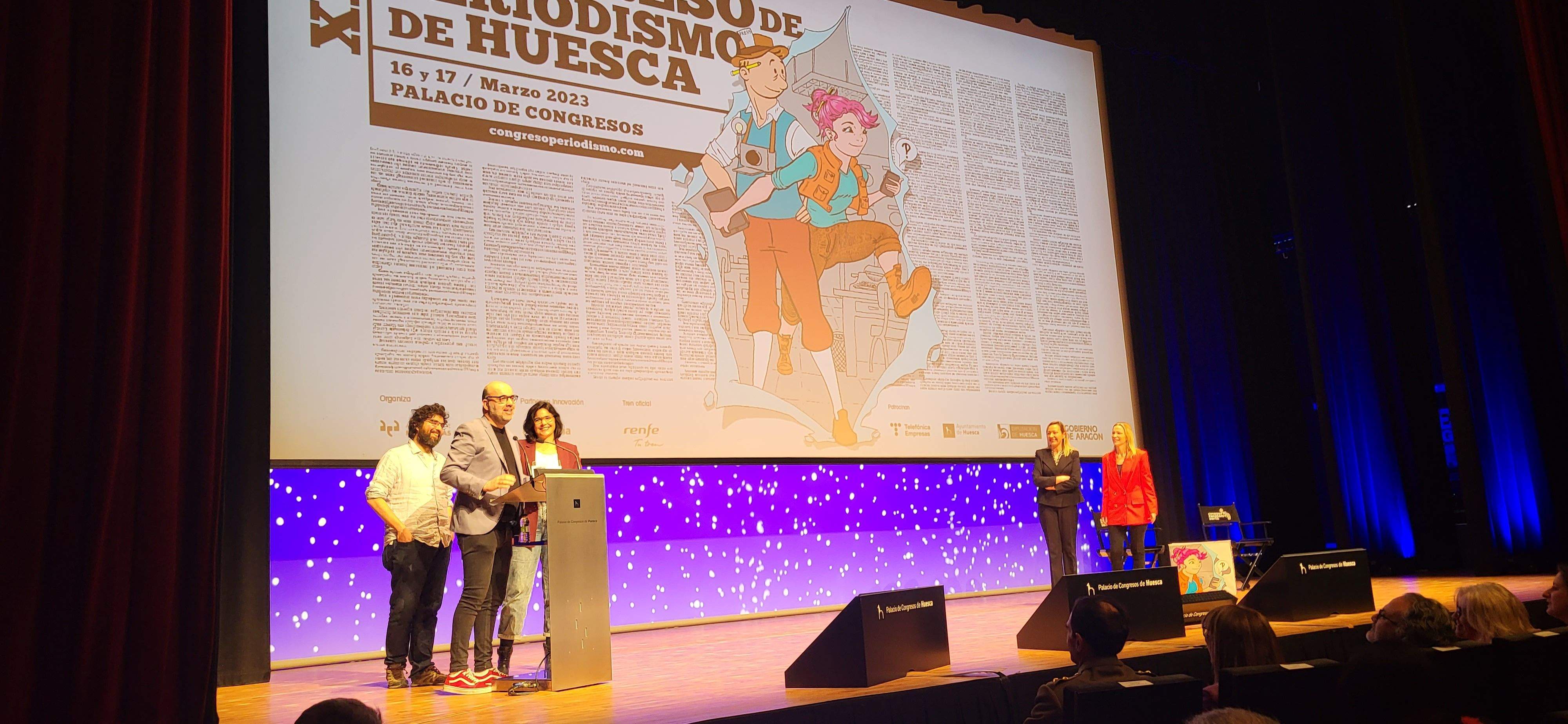 Borja Terán y otras compañeras del equipo de Julia Otero.  Foto Myriam Martínez