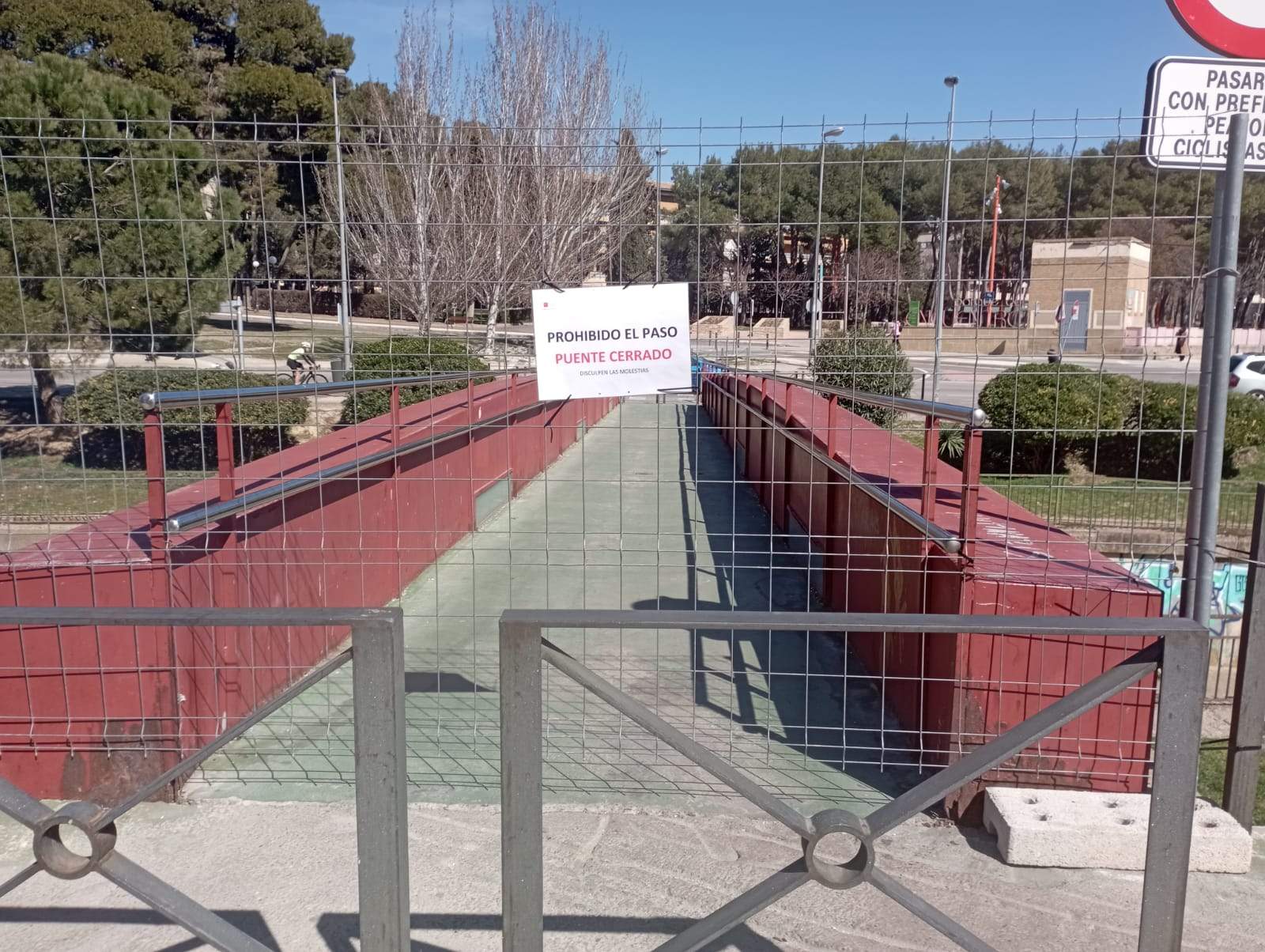 Las obras en la pasarela peatonal sobre el Isuela se iniciarán este viernes. Puri Broto, presidenta de la Asociación de Vecinos del Perpetuo Socorro: "Esta zona necesita una reurbanización"