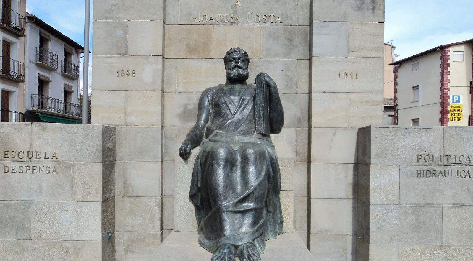 Joaquín Costa estuvo siempre preocupado por los problemas sociales y educativos.