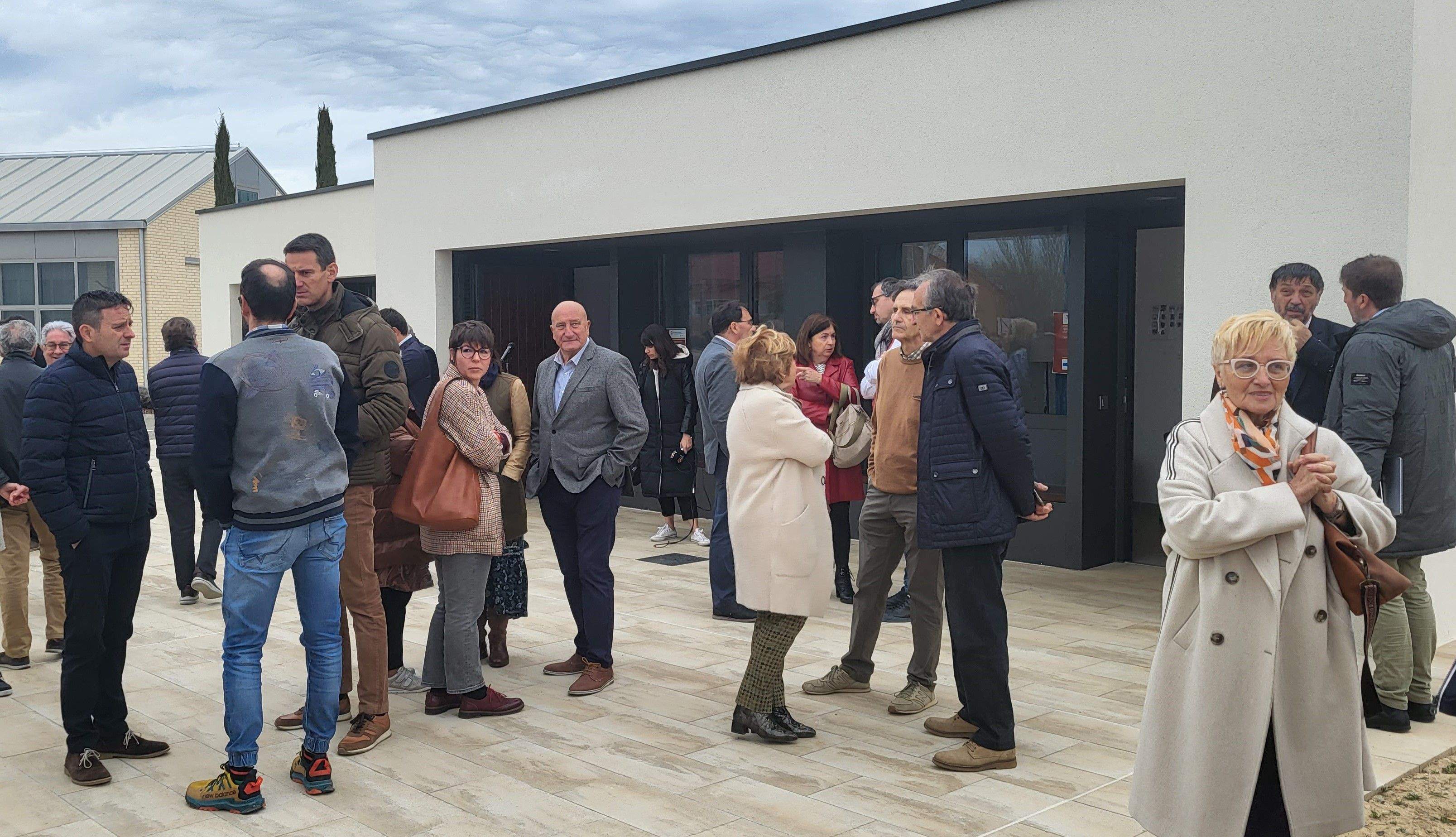 Valentia inaugura sus nuevas viviendas de Huesca. Foto Myriam Martínez 