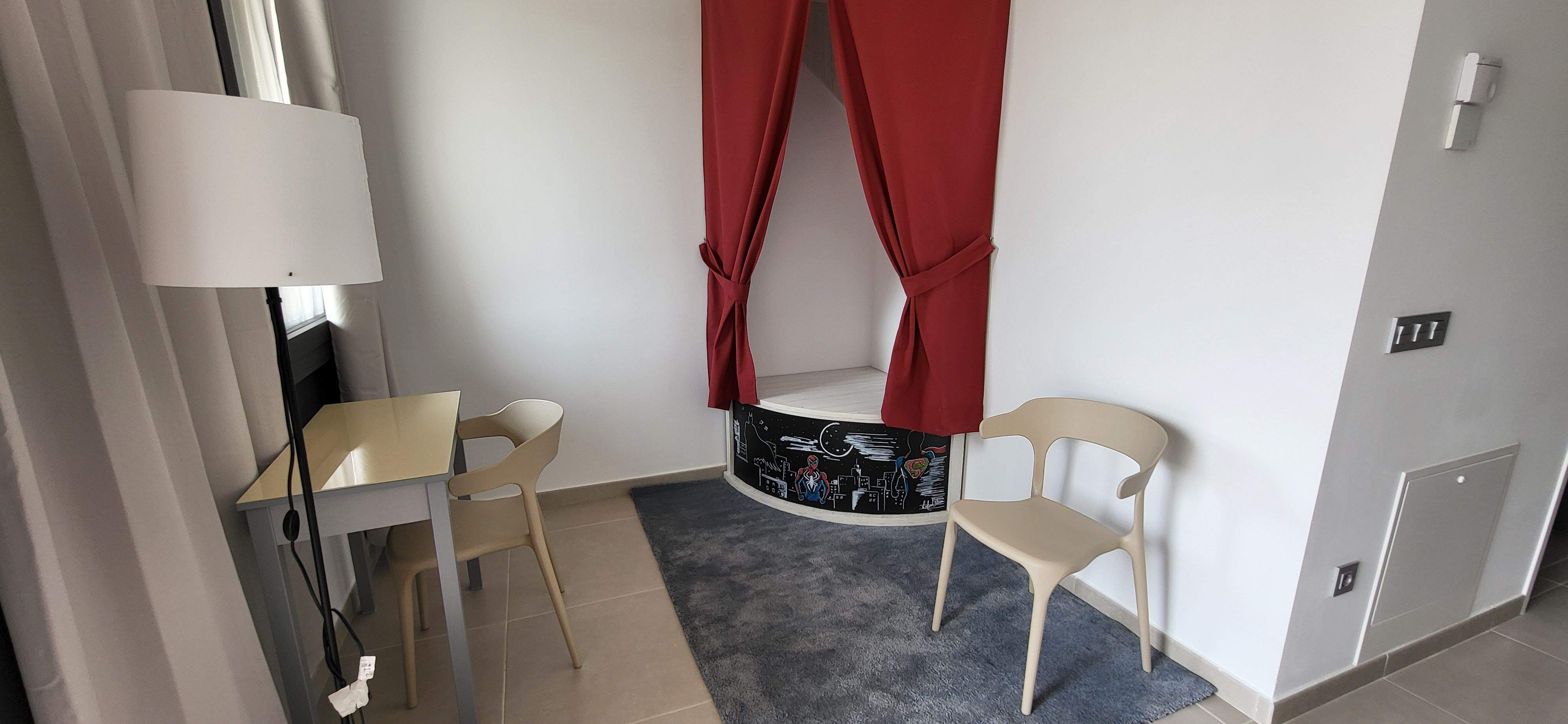 Valentia inaugura sus nuevas viviendas de Huesca. Foto Myriam Martínez 