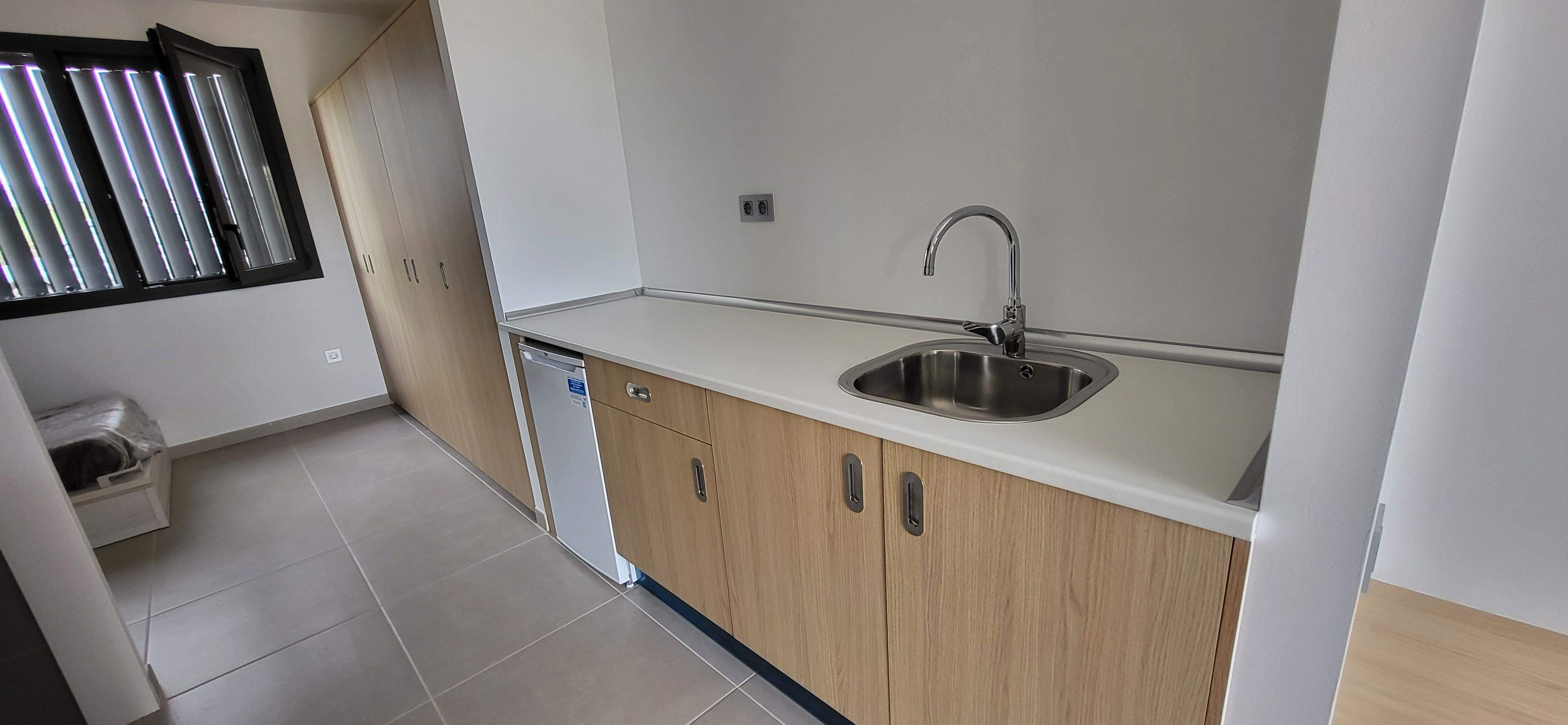 Valentia inaugura sus nuevas viviendas de Huesca. Foto Myriam Martínez