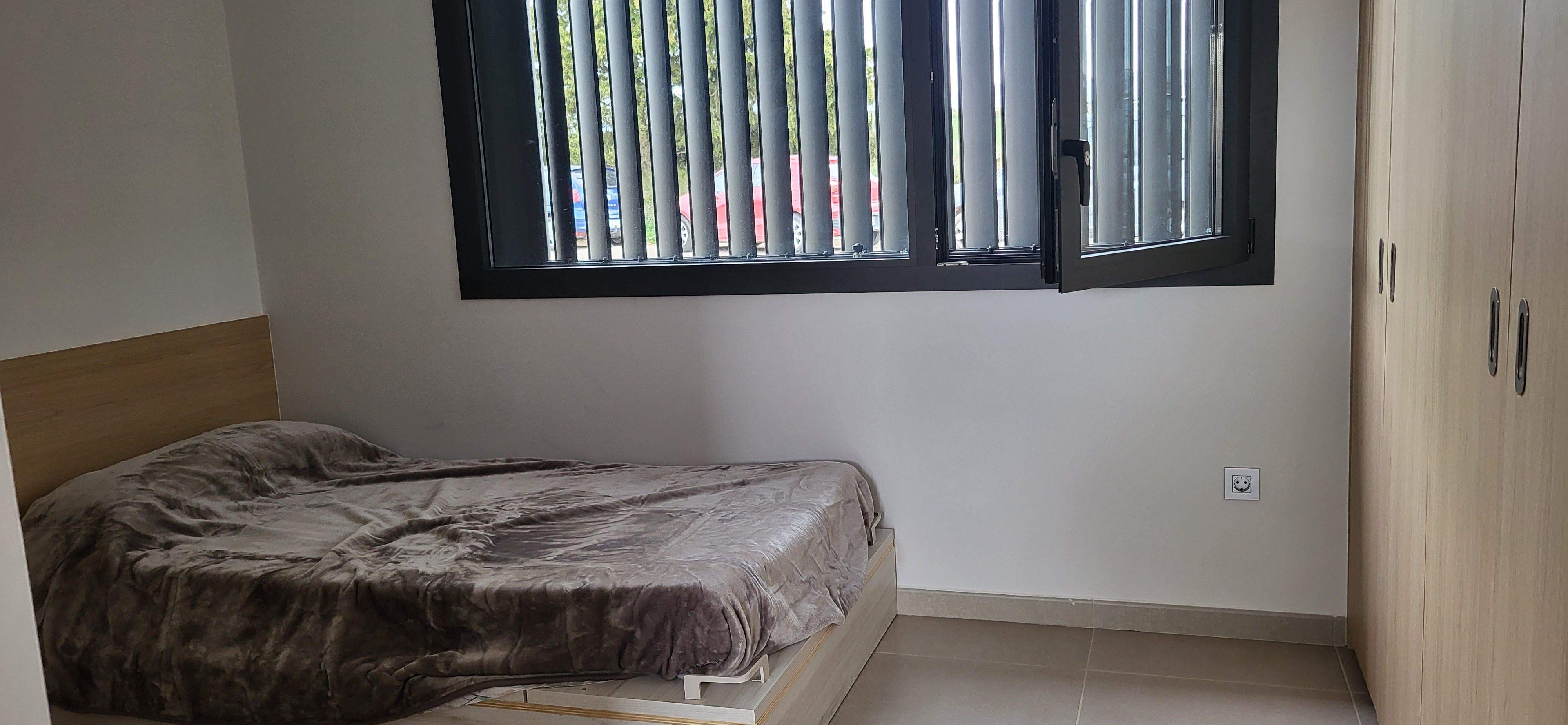 Valentia inaugura sus nuevas viviendas de Huesca. Foto Myriam Martínez 