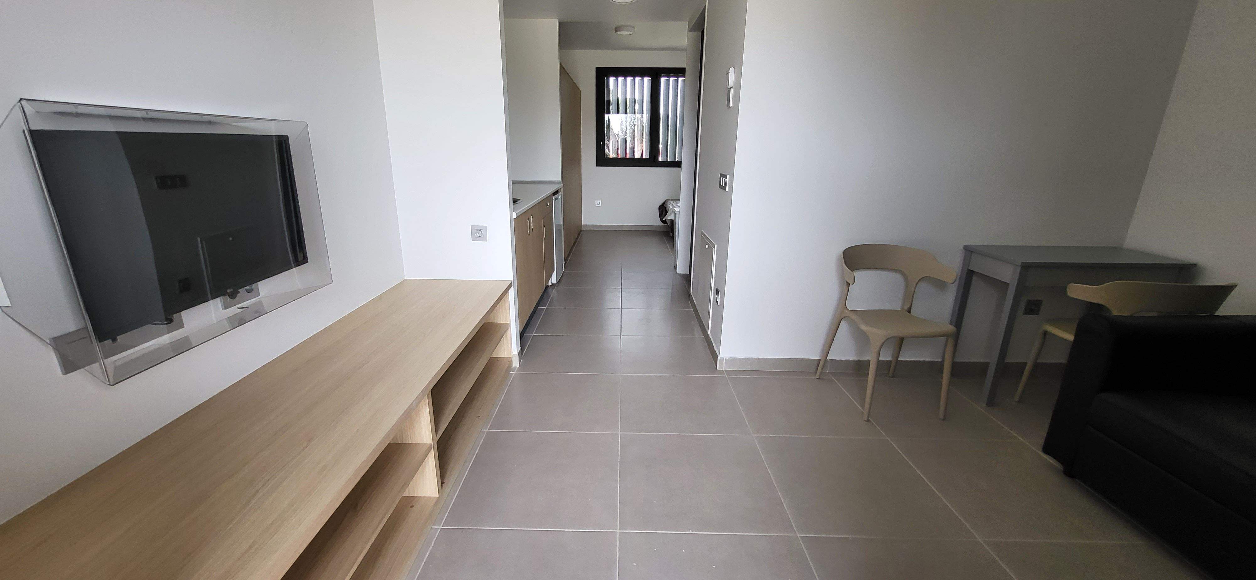 Valentia inaugura sus nuevas viviendas de Huesca. Foto Myriam Martínez 