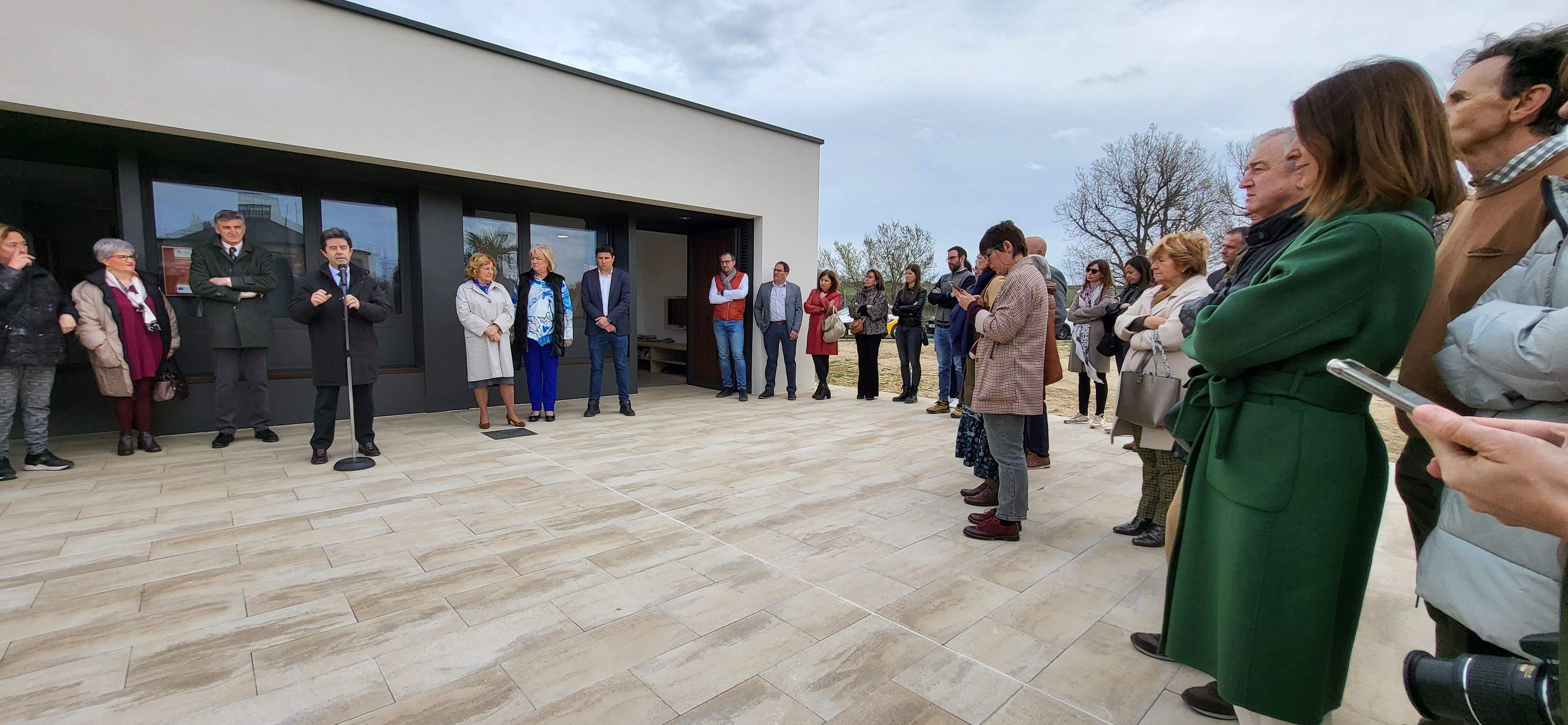 Valentia inaugura sus nuevas viviendas de Huesca. Foto Myriam Martínez 