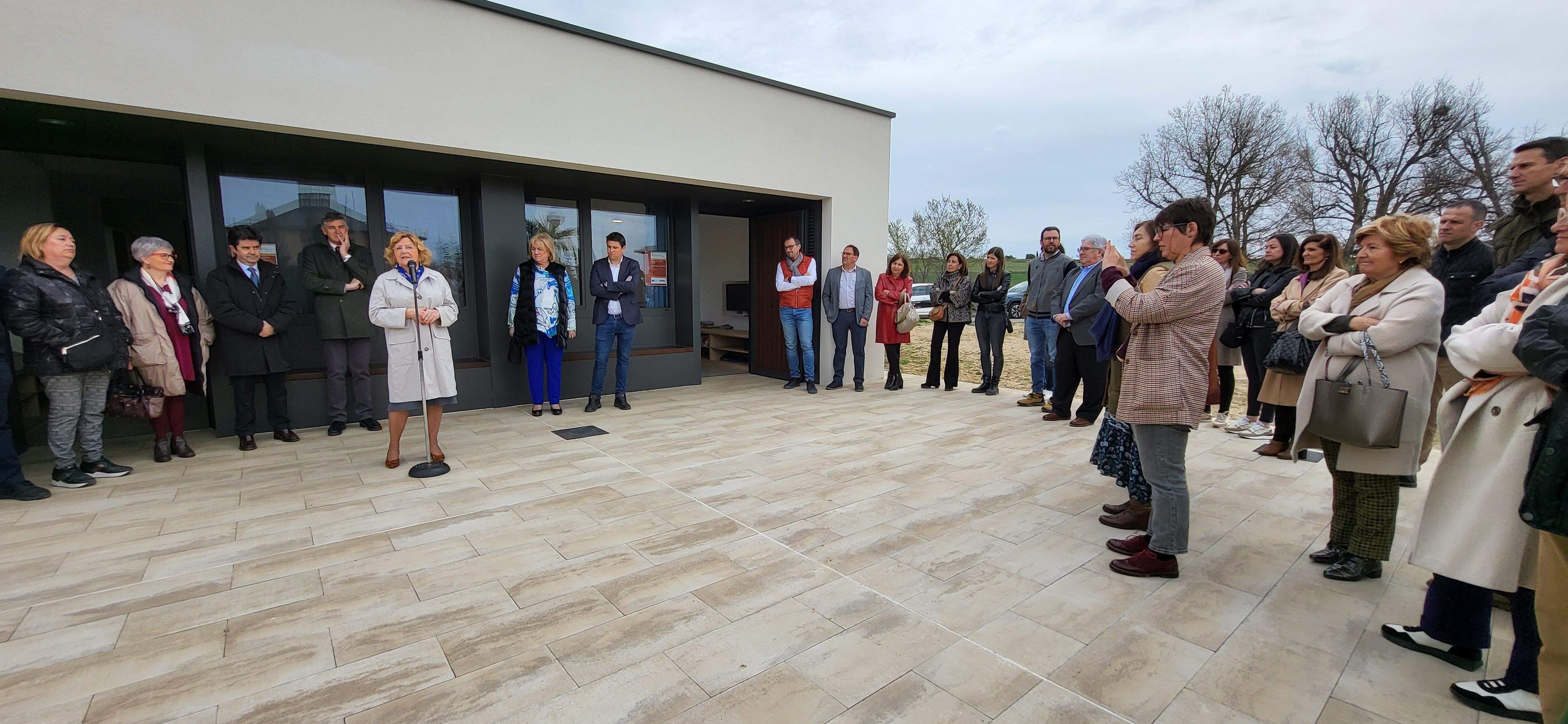 Valentia inaugura sus nuevas viviendas de Huesca. Foto Myriam Martínez 