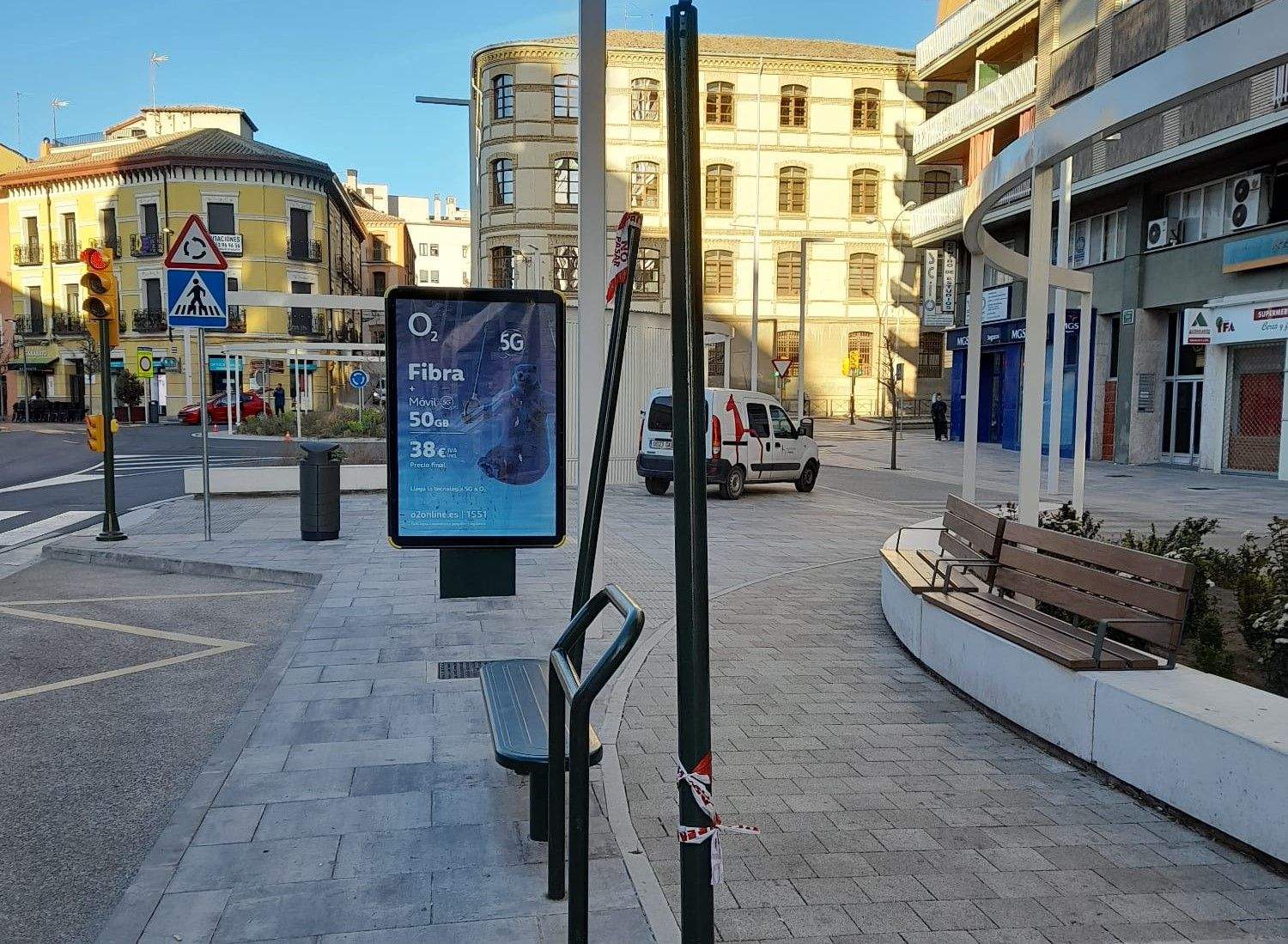 Marquesina rota en Ramón y Cajal