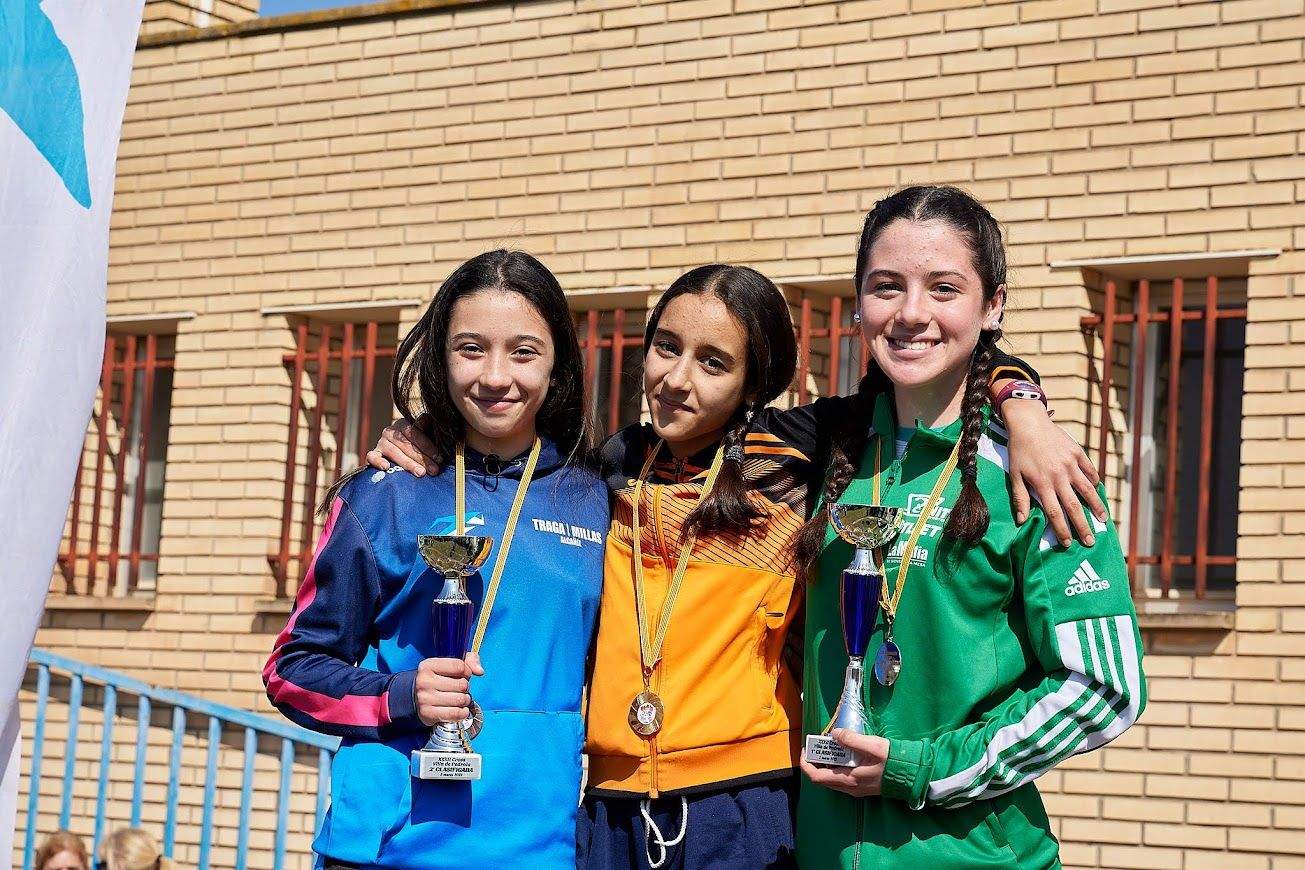 La fragatina Fadwa Lacchab, en el centro, fue campeona de Aragón Sub-16. Foto CA Olimpo.
