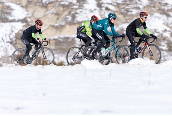 Imagen de la concentración del Huesca La Magia en Yebra,