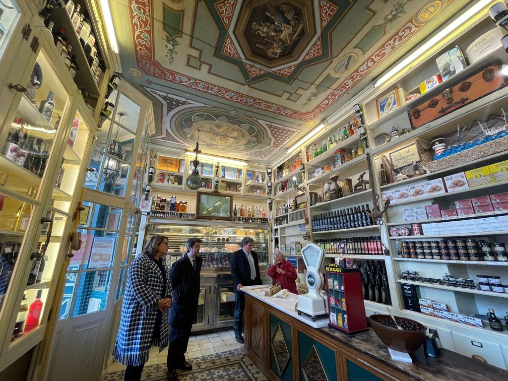 El ministro José Luis Escrivá junto a María Jesús Sanvicente en La Confianza, con Luis Felipe y Rosa Serrano.