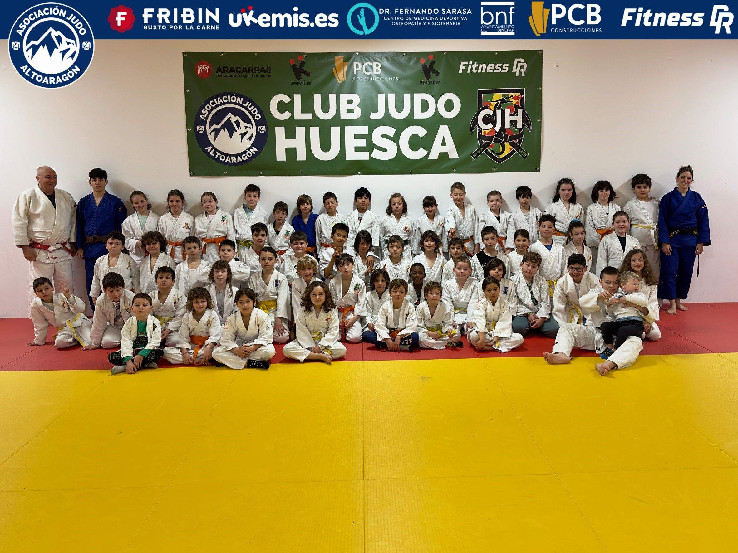 Los setenta niños participantes en el encuentro