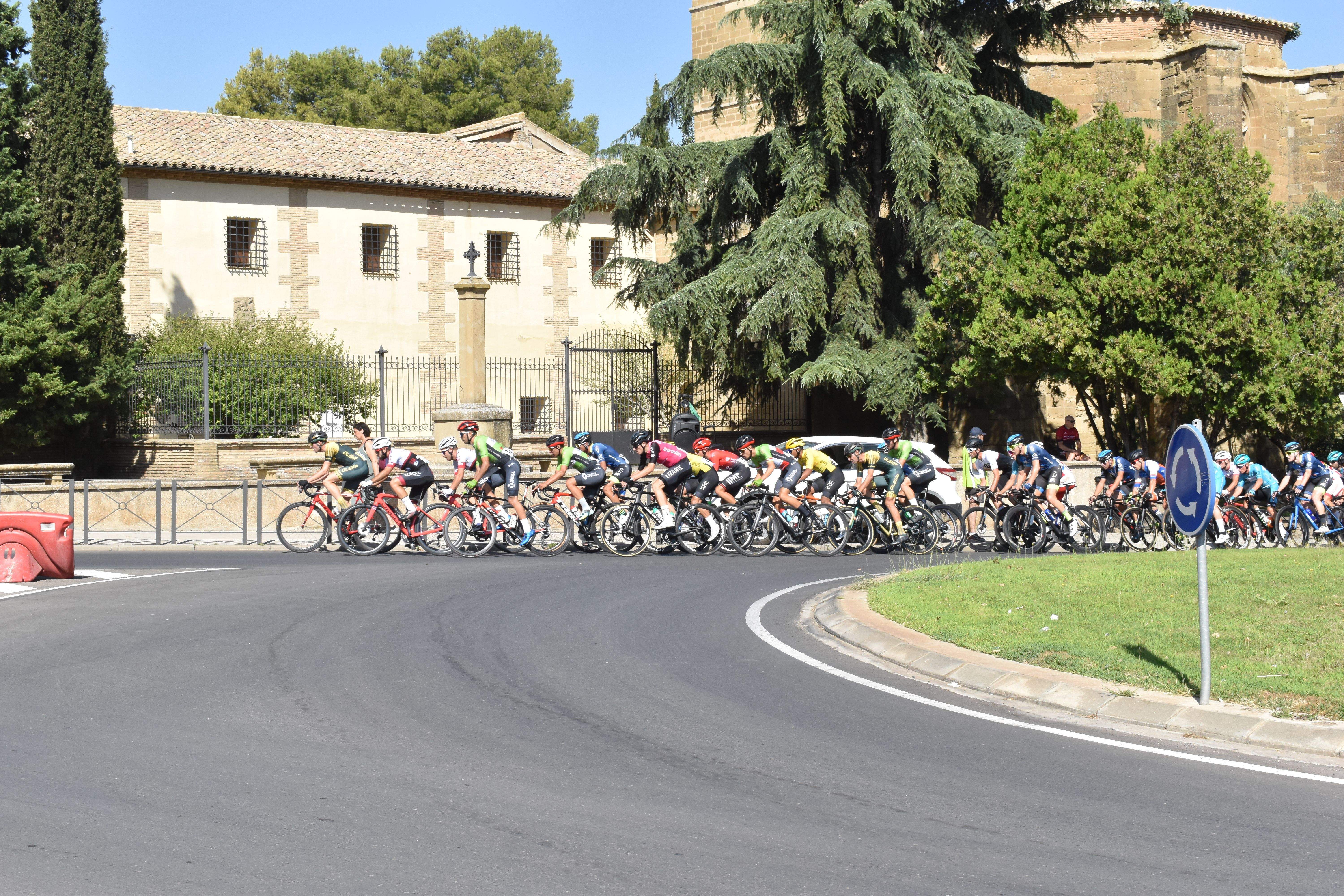 Pelotón de corredores en el Gran Premio San Lorenzo. Foto Carlos Jalle 