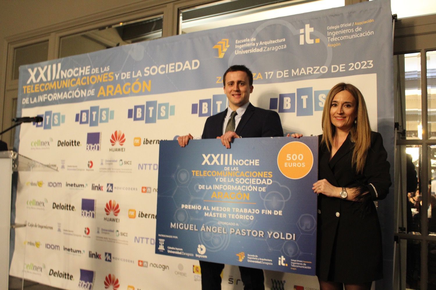 Miguel Ángel Pastor recoge el premio del Trabajo Fin de Master