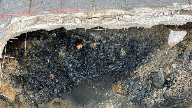 Otro de los puntos junto al acerado del Edificio Laurentis Otro de los puntos junto al acerado del Edificio Laurentis