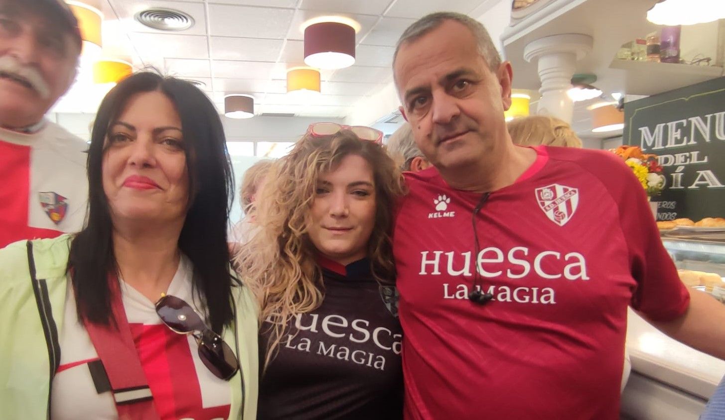 Fénomenos oscenses y As de Corazones Armada Blanquilla. Foto Miguel Ángel Blasco 