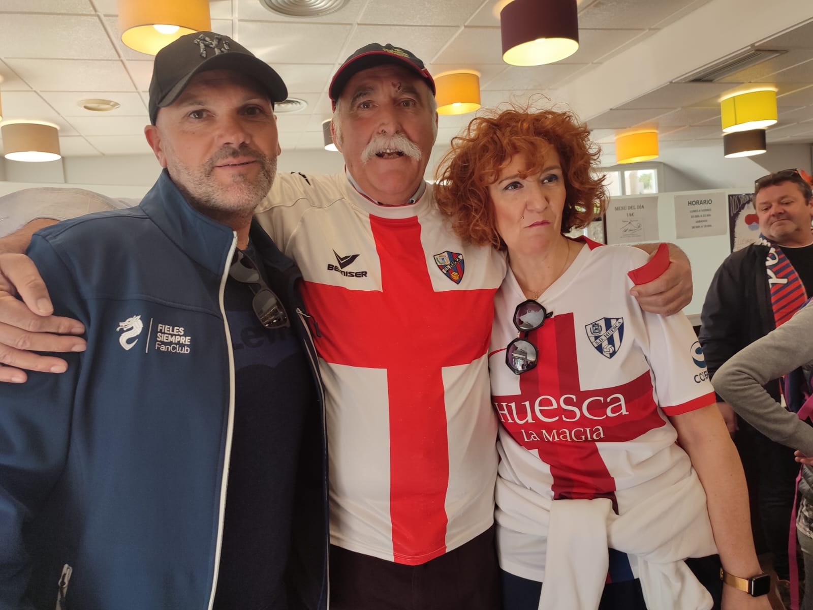 Fénomenos oscenses y As de Corazones Armada Blanquilla. Foto Miguel Ángel Blasco