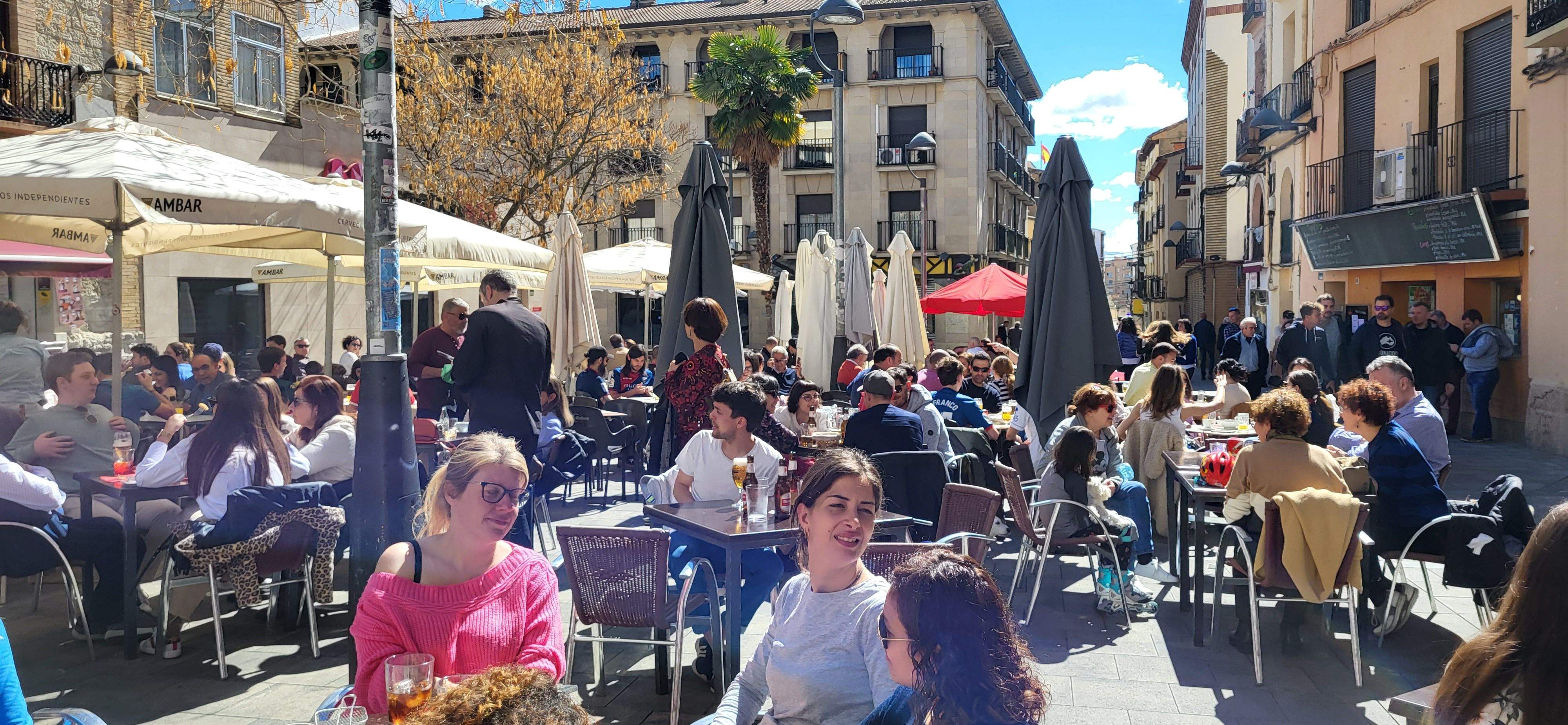  La asociación se lamenta del ruido que se genera en determinadas zonas del barrio de San Lorenzo. Foto Mercedes Manterola
