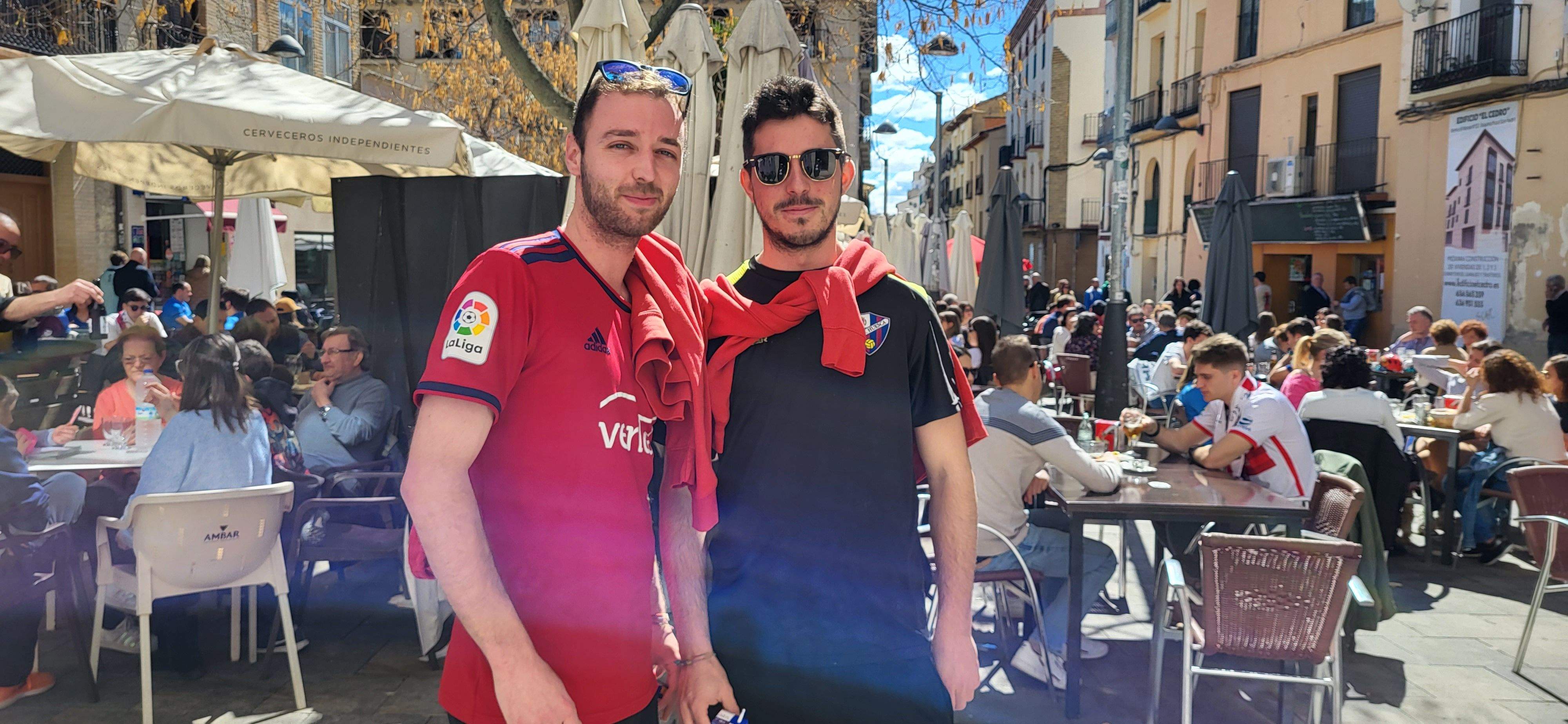  Ambiente previo al derbi del Huesca-Zaragoza en la ciudad.  Foto Mercedes Manterola