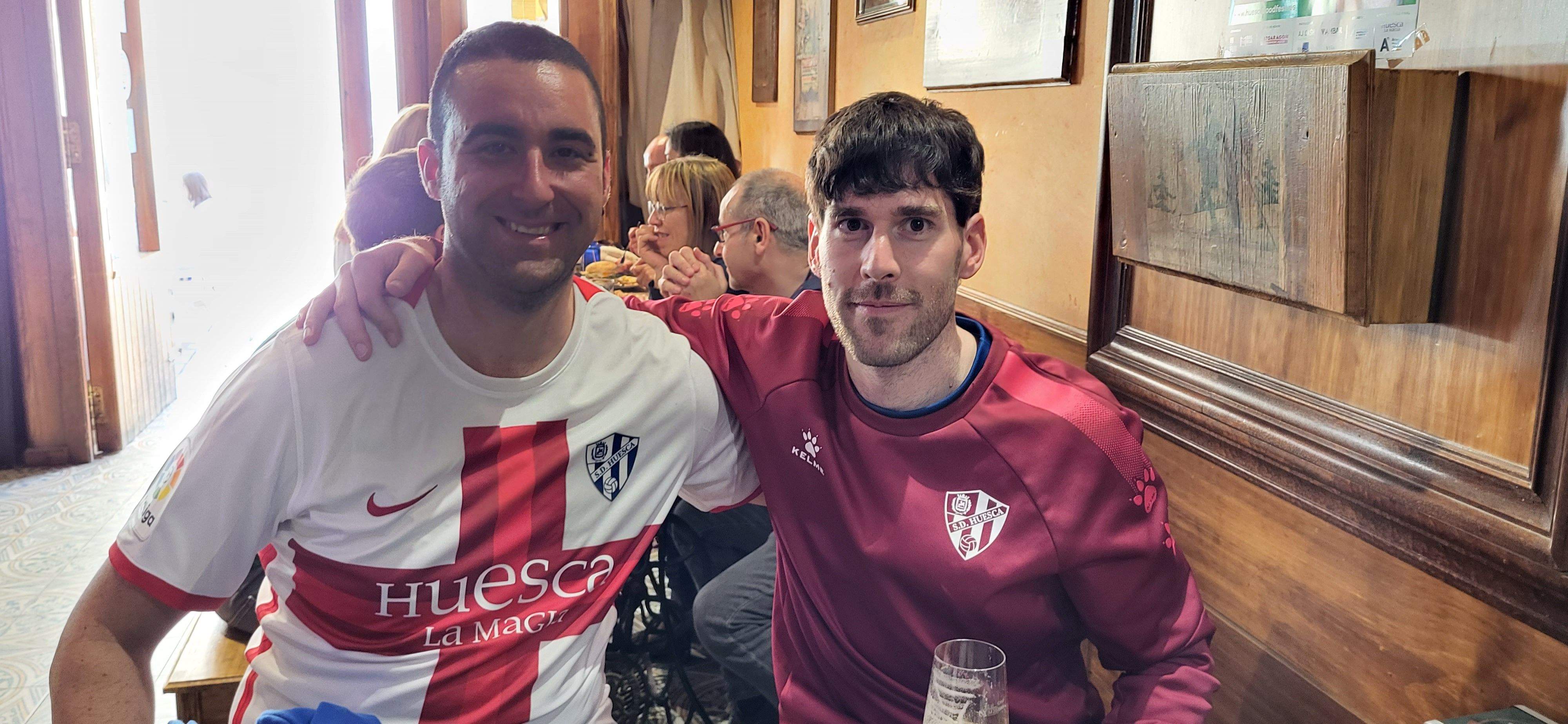  Ambiente previo al derbi del Huesca-Zaragoza en la ciudad.  Foto Mercedes Manterola