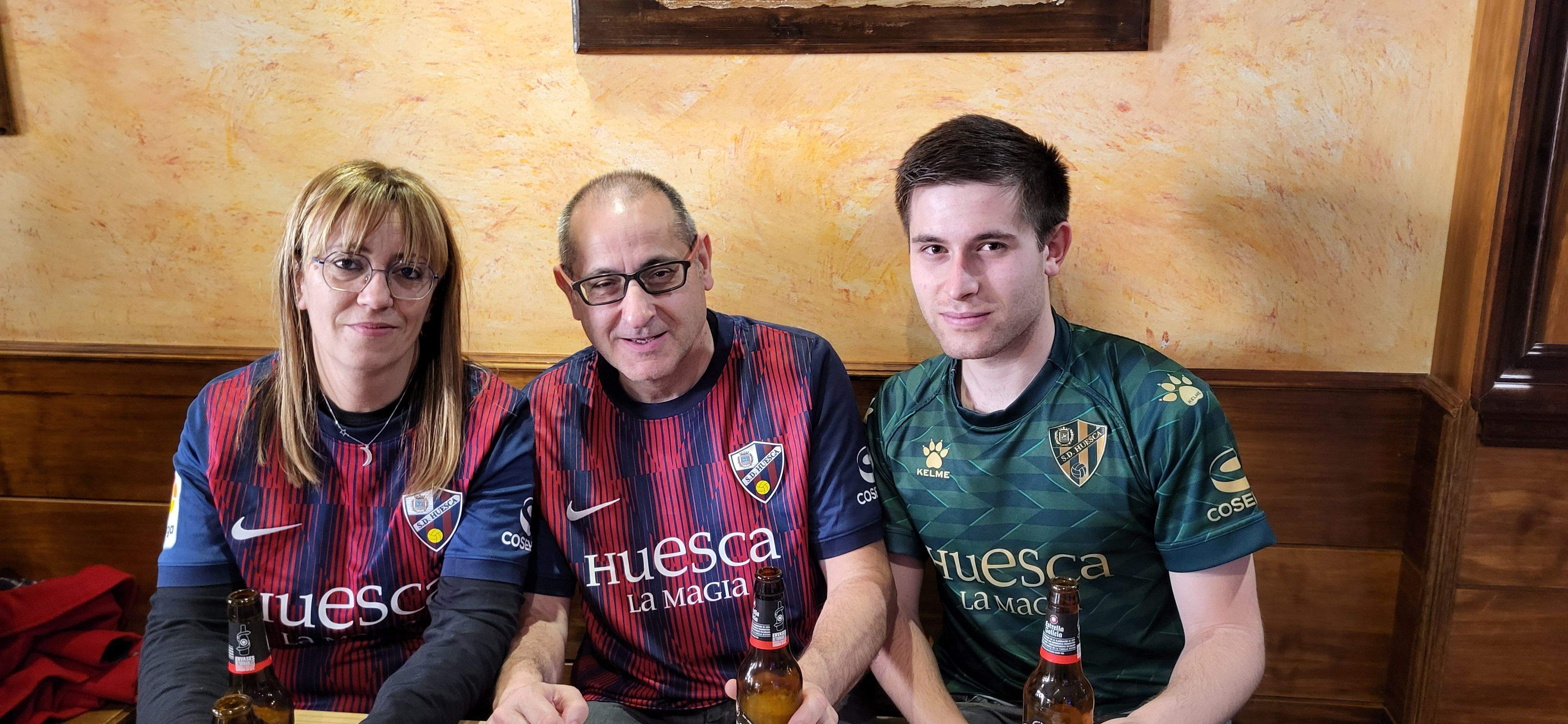  Ambiente previo al derbi del Huesca-Zaragoza en la ciudad.  Foto Mercedes Manterola