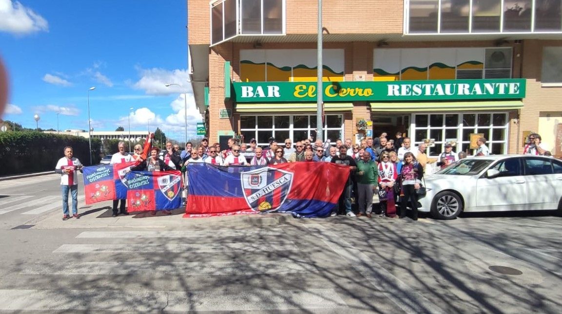 Foto de familia de Fenómenos Oscenses y As de Corazones-Armada Blanquilla.