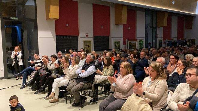 Asistentes al homenaje en Fonz