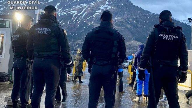 Guardias civiles en Candanchú durante la celebración del festivalSnowdaze. Guardias civiles en Candanchú durante la celebración del festivalSnowdaze.