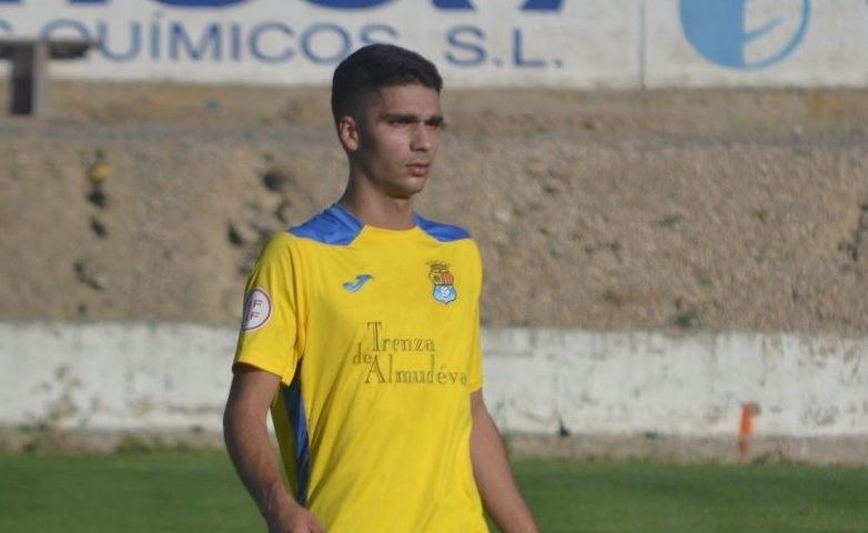 Marcos Abad, jugador del Almudévar, en un partido de esta temporada.