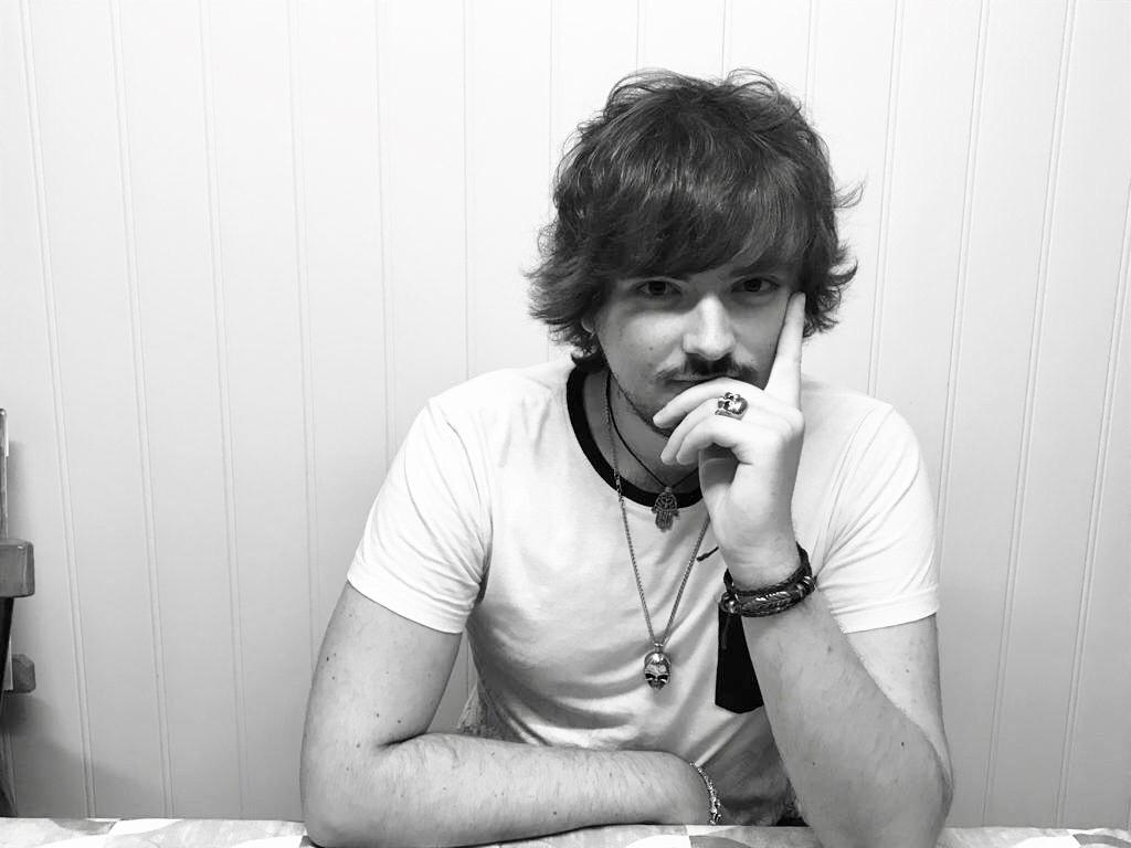 El poeta Omar Fonollosa.