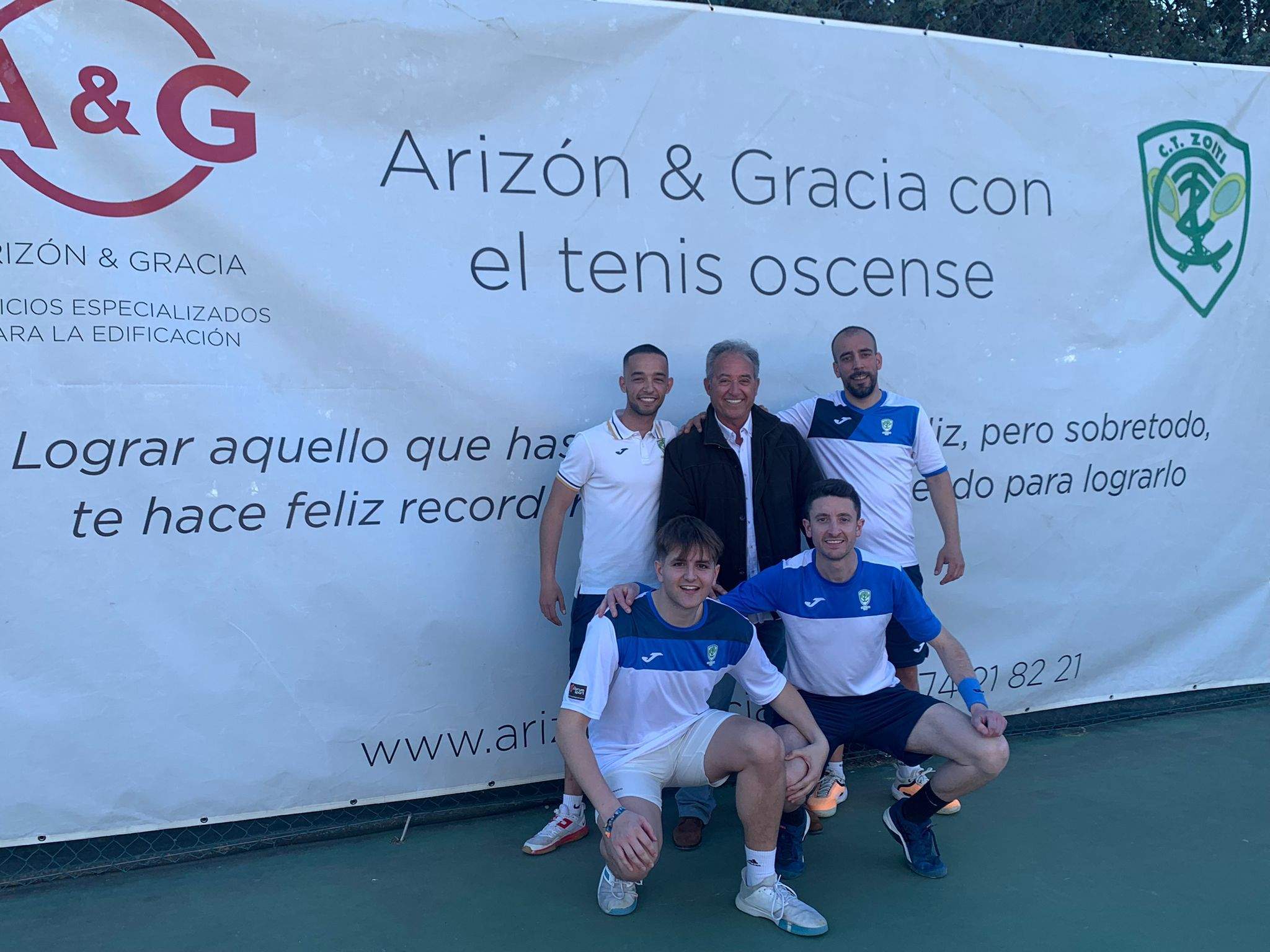 El equipo de tenis oscense logró el ascenso a Primera de Aragón en el grupo VIII