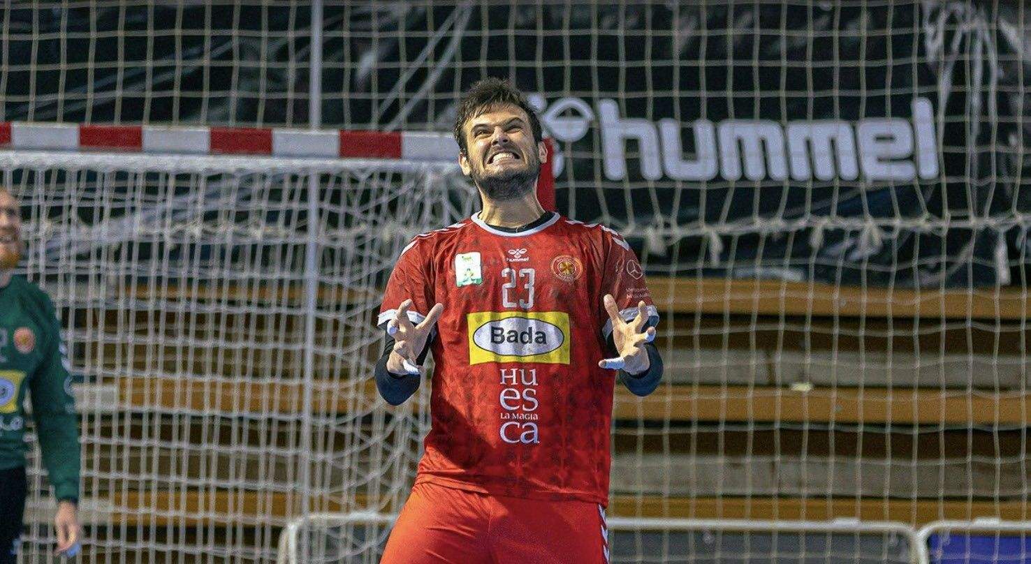 Rodri Benites lamenta una ocasión durante un partido de Bada Huesca.