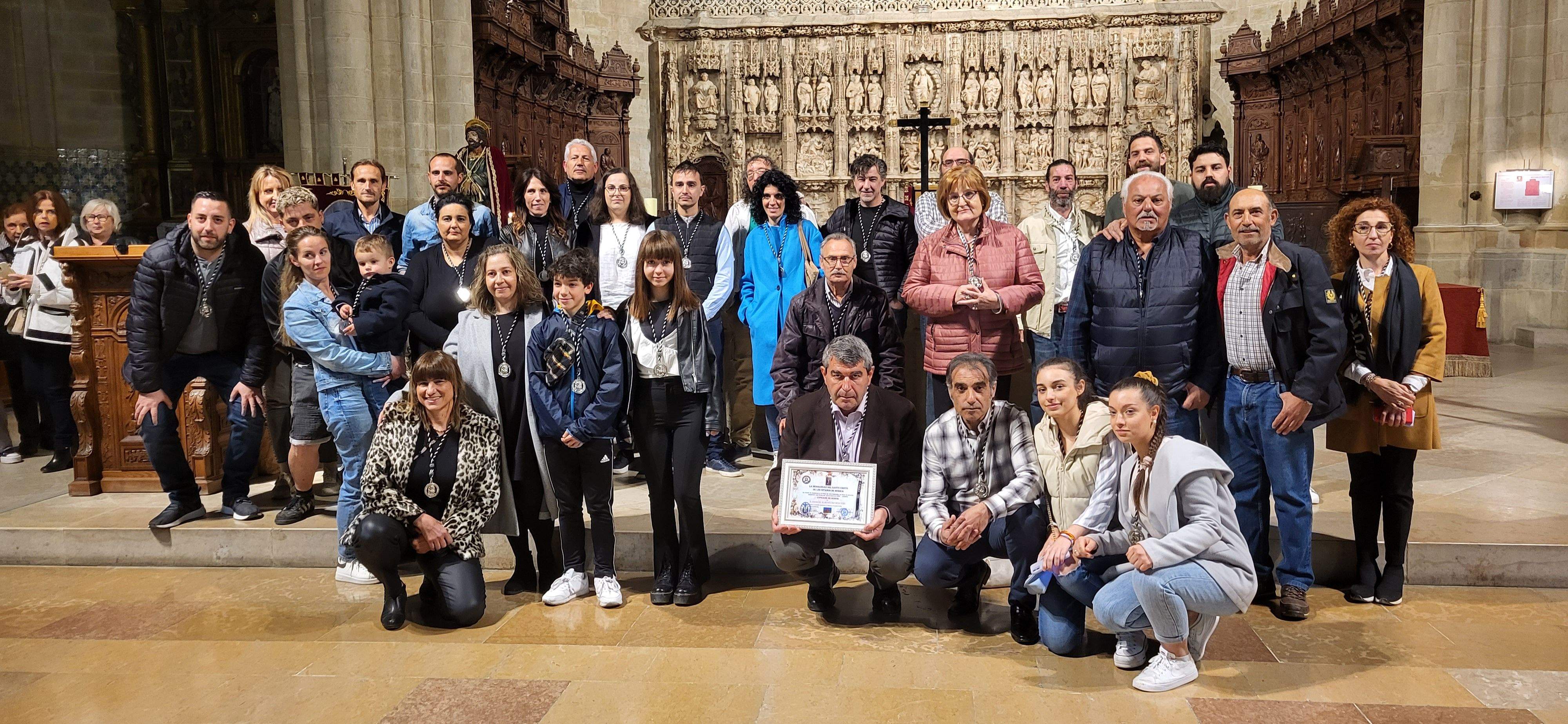 Misa de duelo con saetas e imposición de nuevos Cofrades del Cristo de los Gitanos